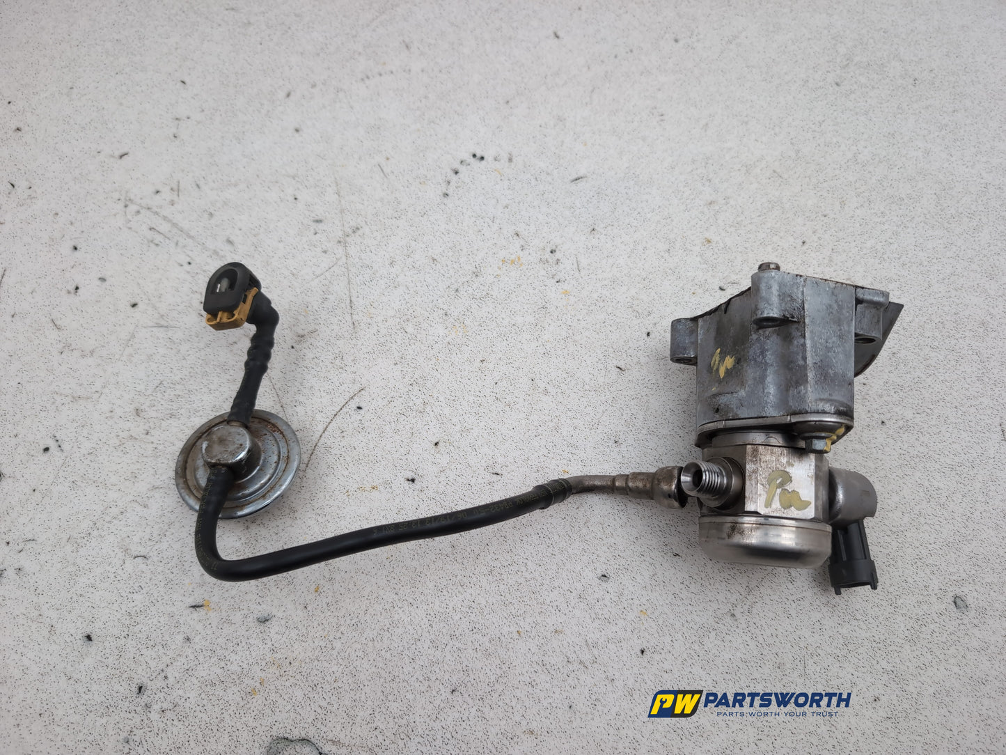 High pressure fuel pump 5