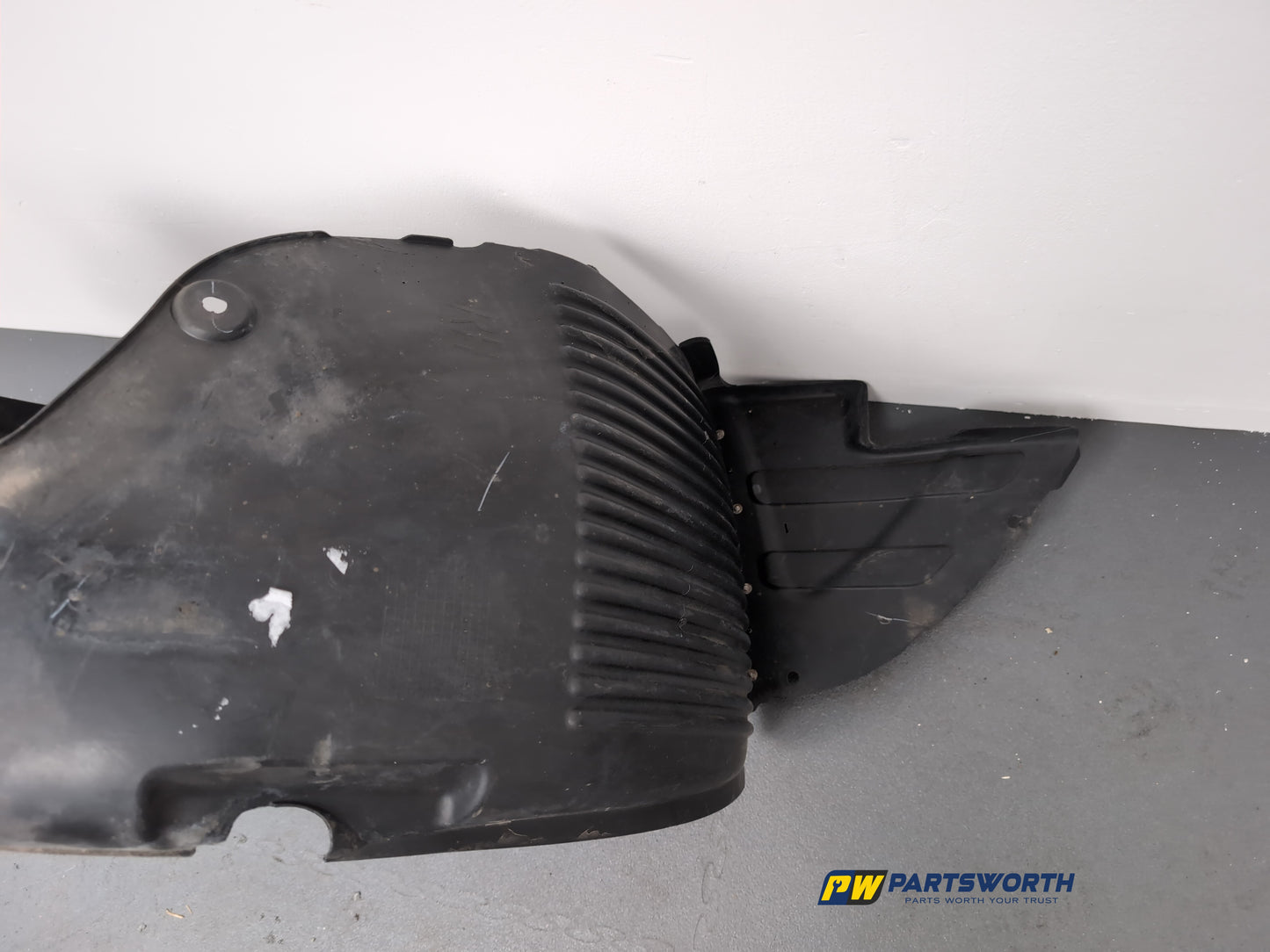 Moulding Wheel Arch Front RH 5