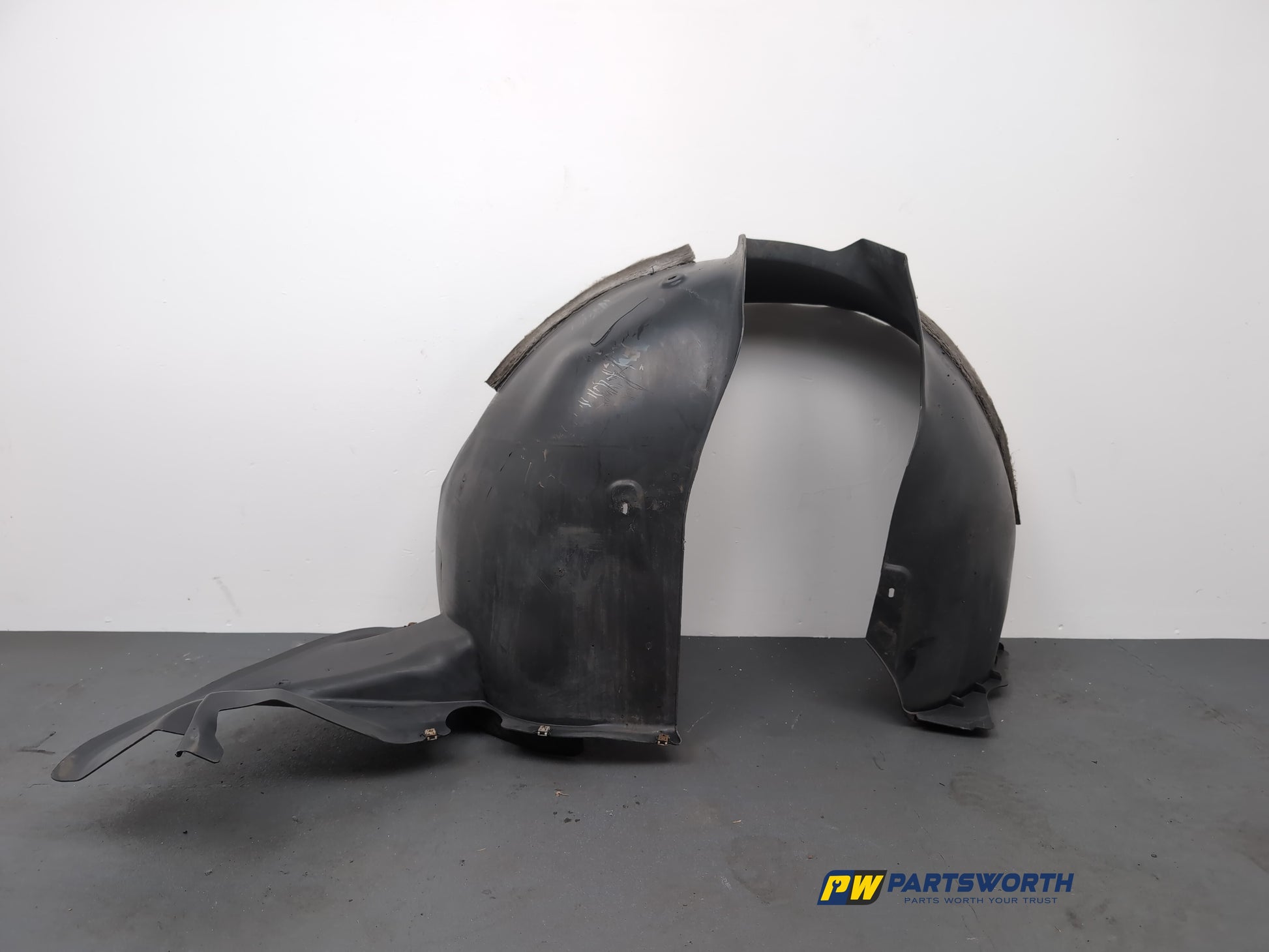 Moulding Wheel Arch Front RH 5