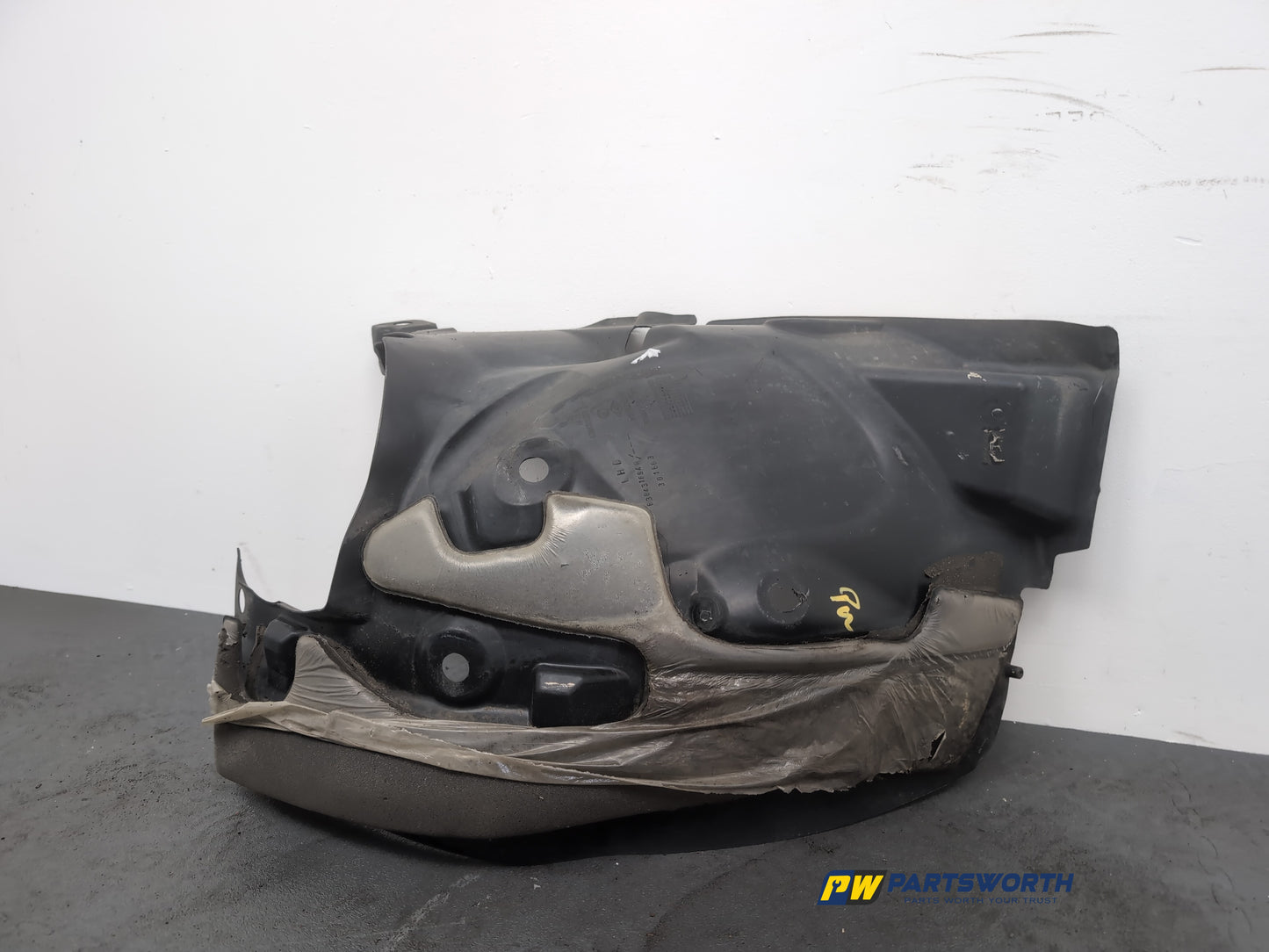 Moulding Wheel Arch Front LH 9