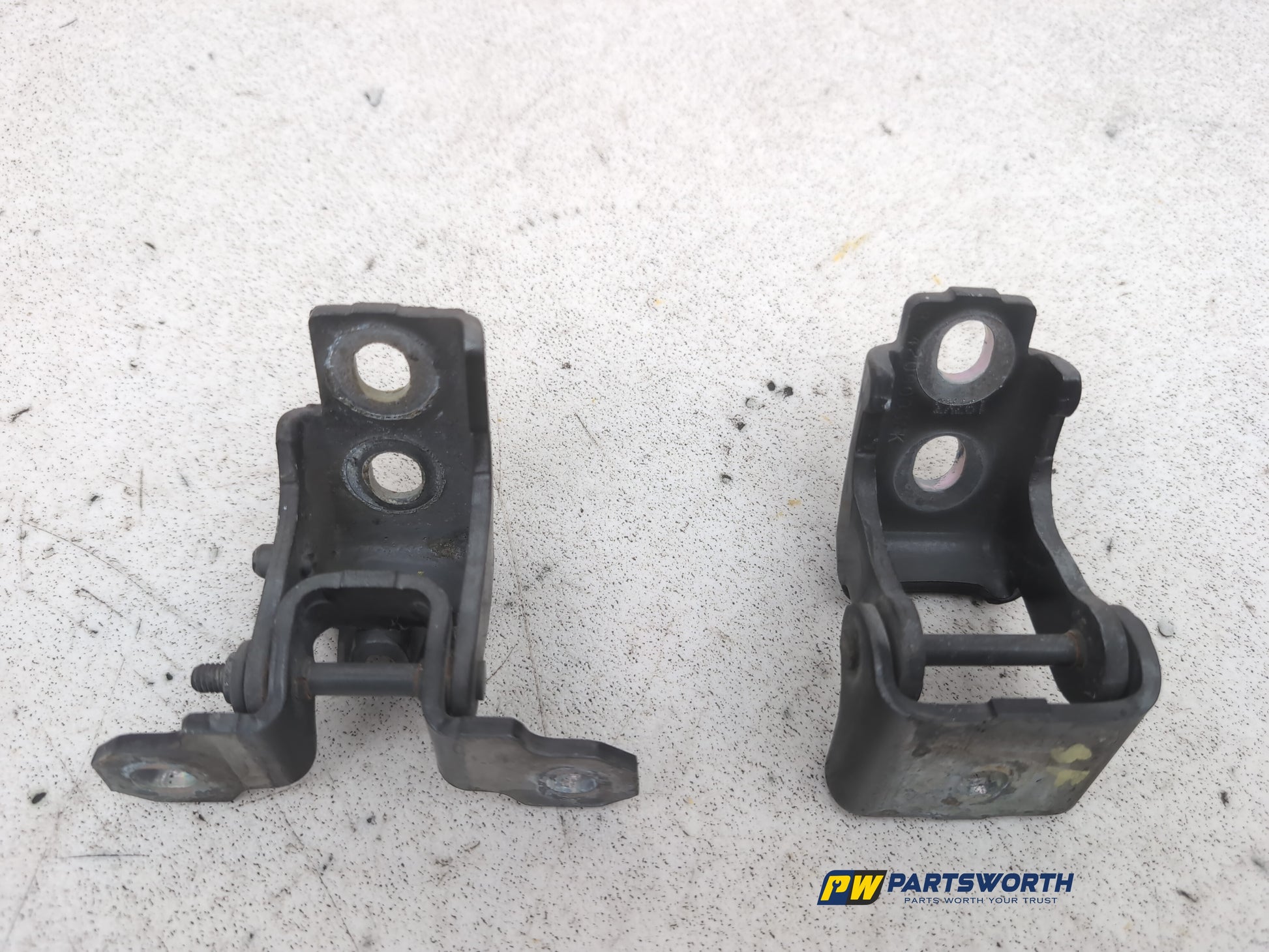 LH Front Door Hinge Pair  9