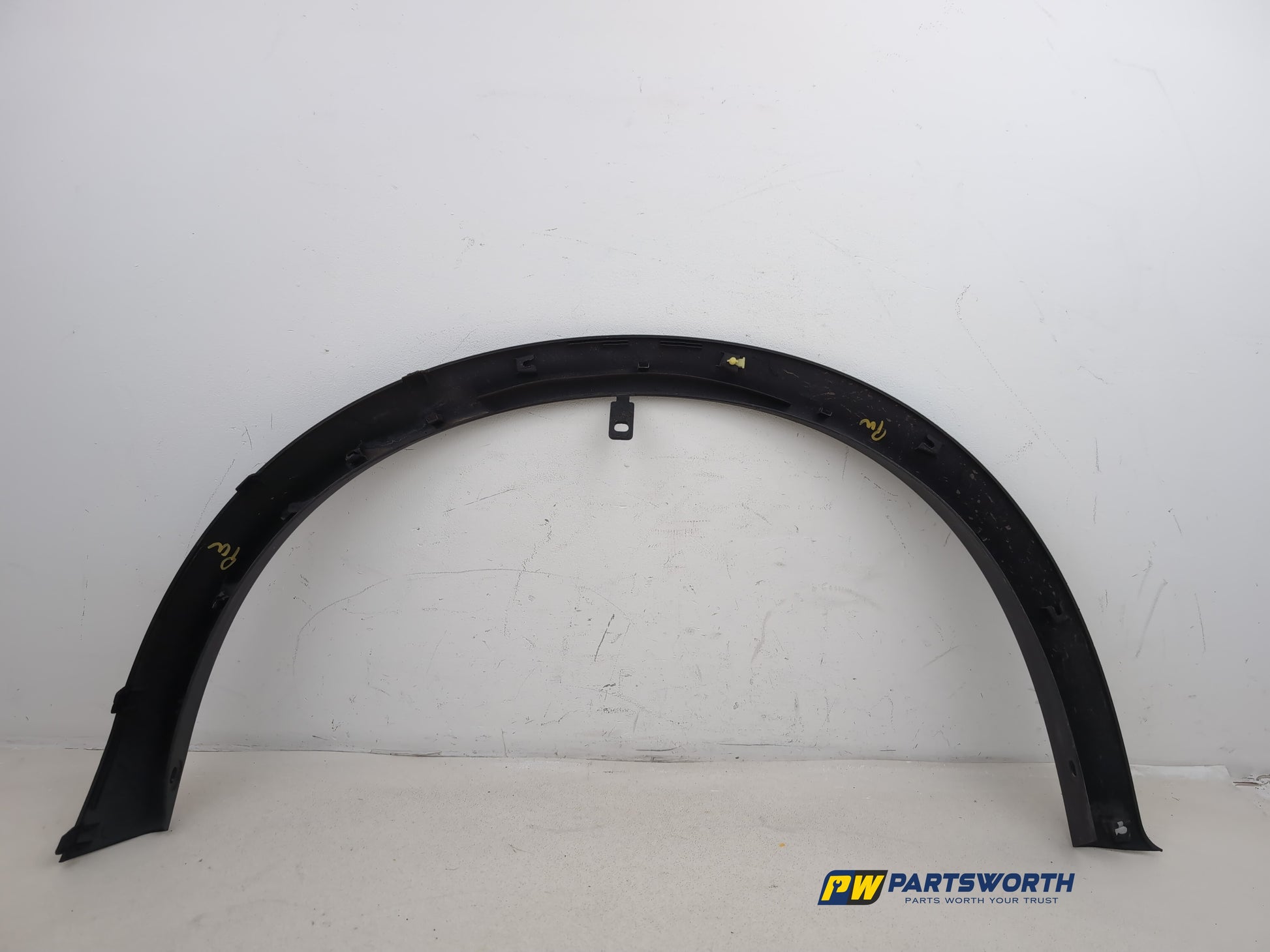 Moulding Wheel Arch Front RH 9
