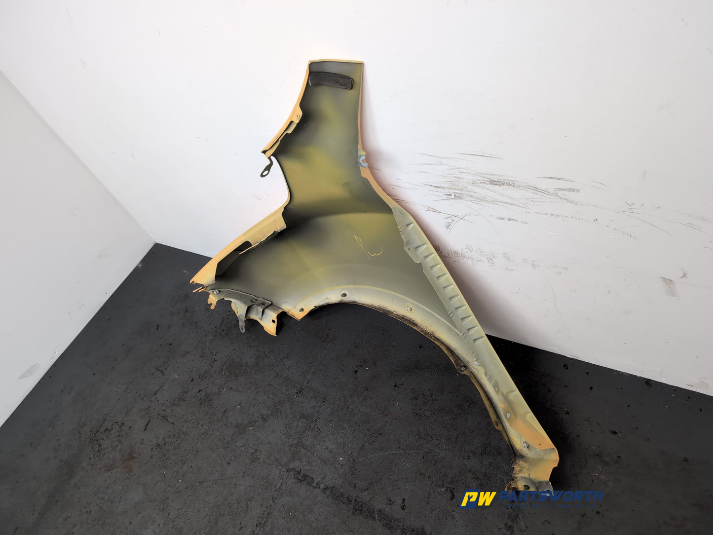 Wing Front RH 9