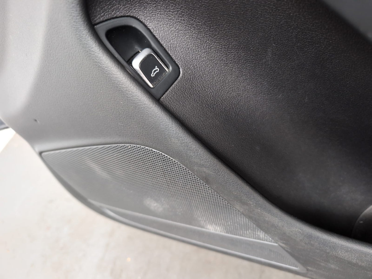 Door Front RH 12