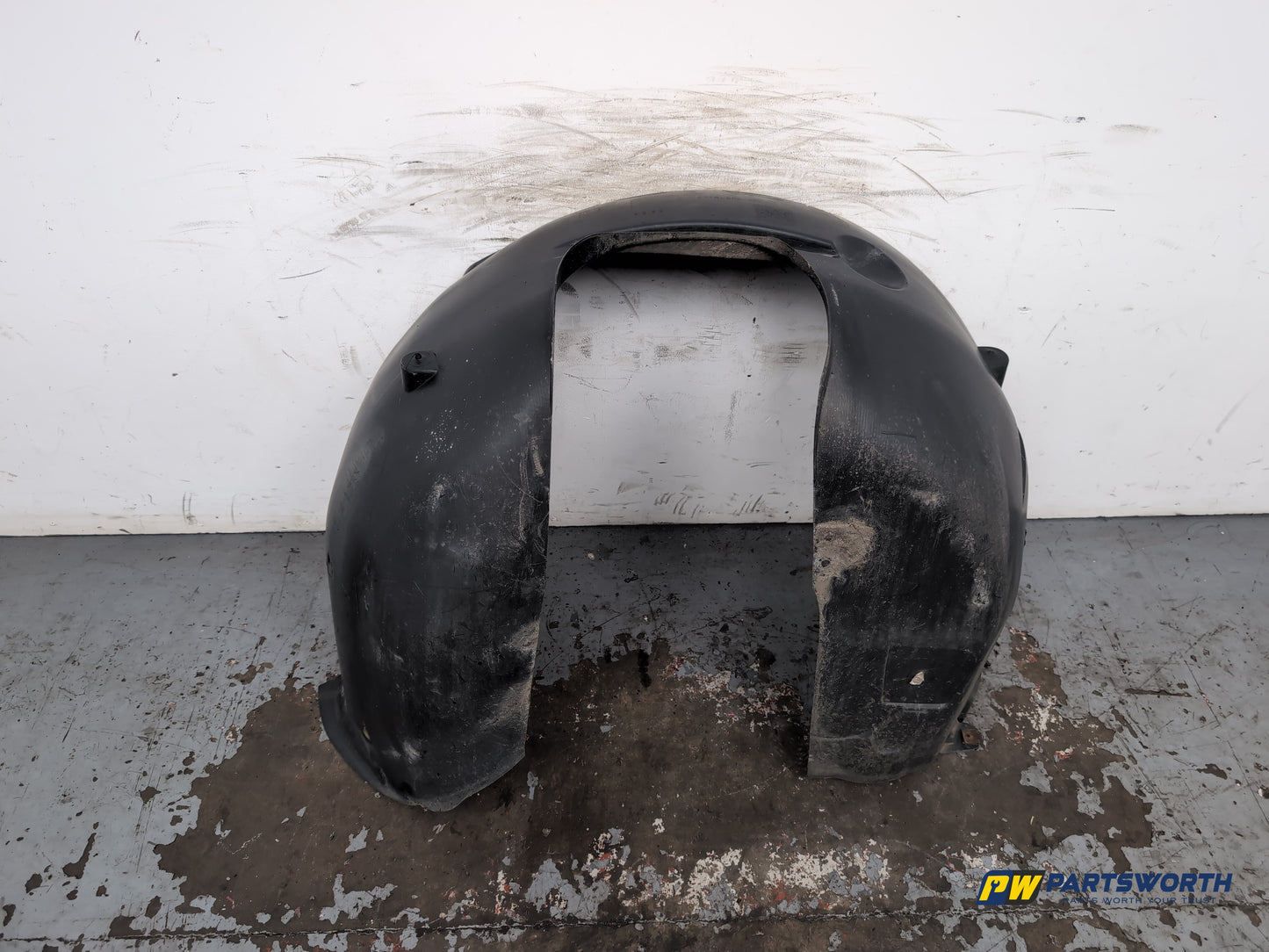 Moulding Wheel Arch Front LH 6