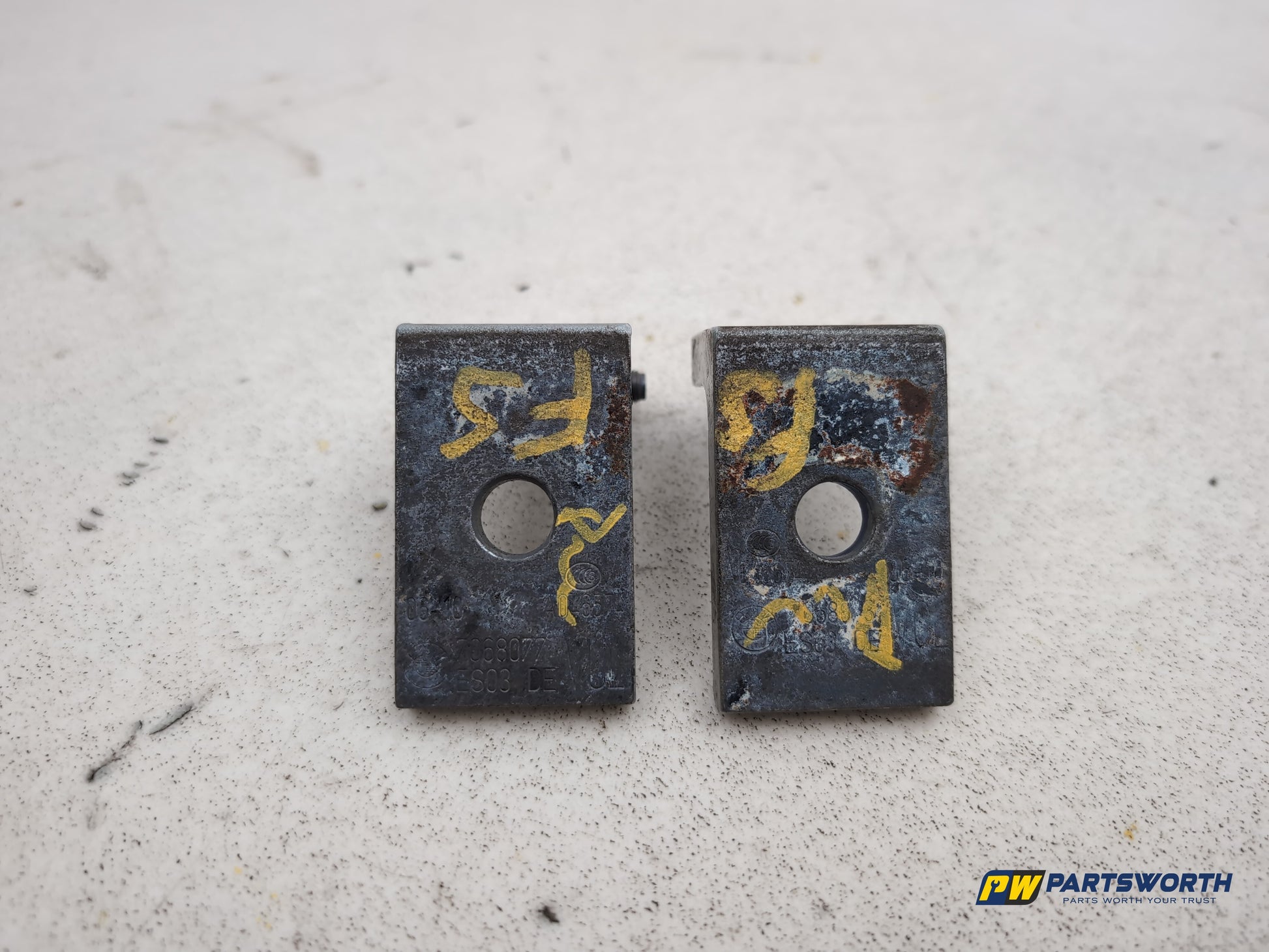 LH Front Door Hinge Pair  6