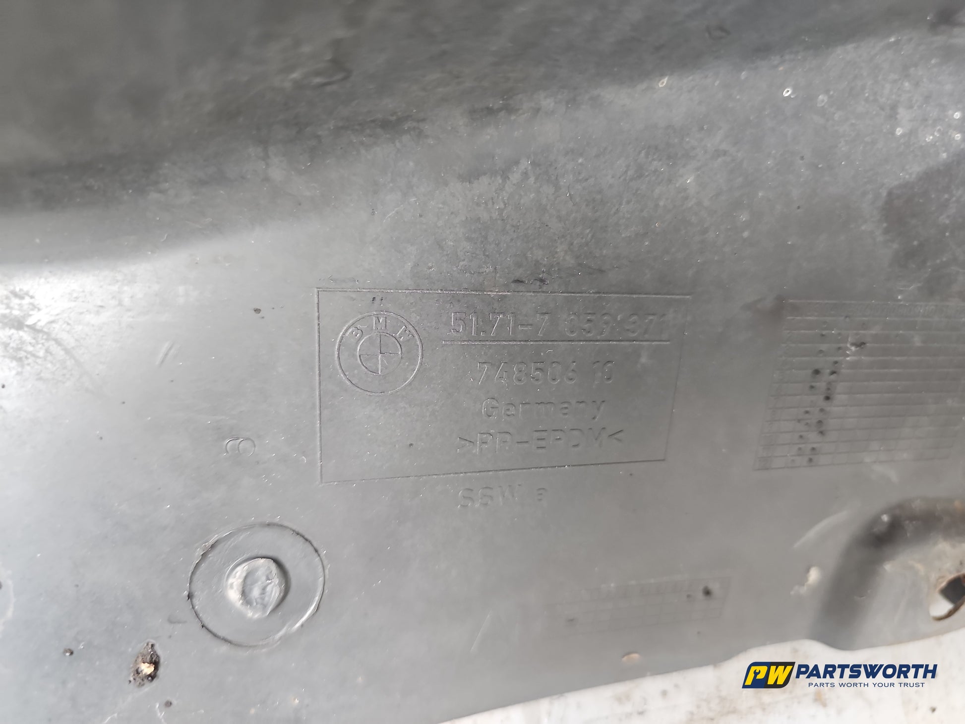 Moulding Wheel Arch Front LH 6