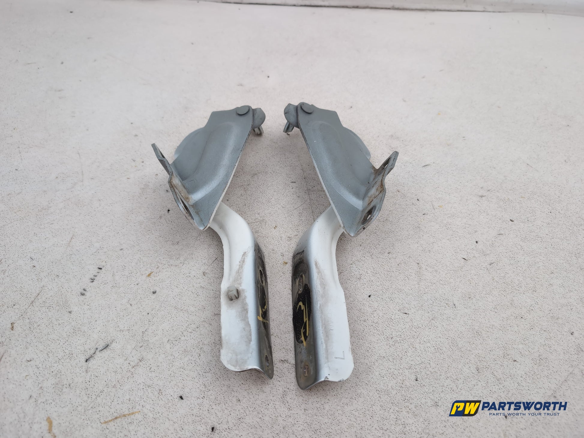 Bonnet Hinges 6