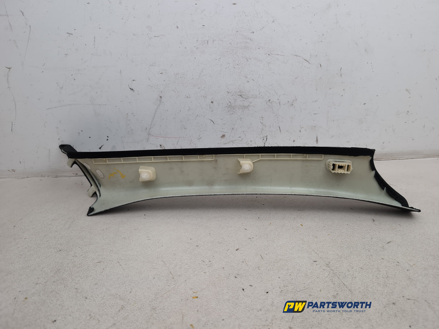 LH A Pillar Trim  6