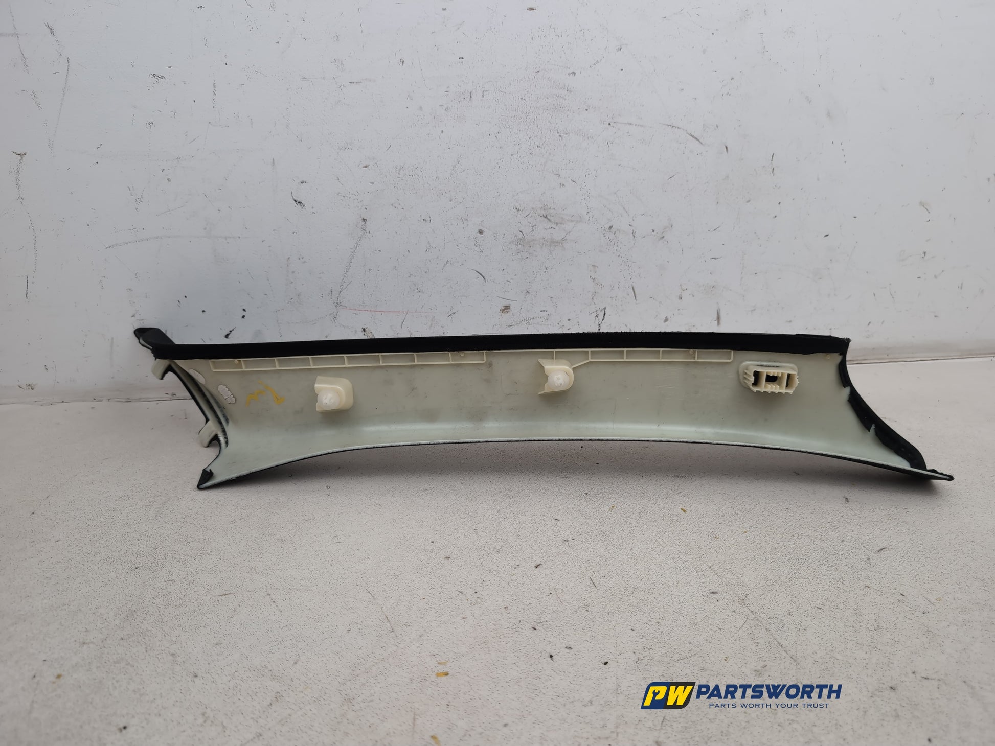 LH A Pillar Trim  6