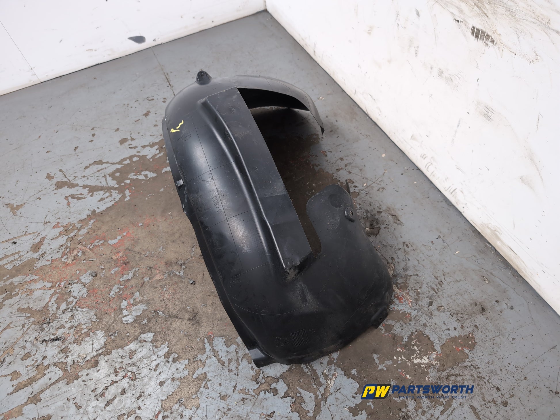 Moulding Wheel Arch Front RH 6