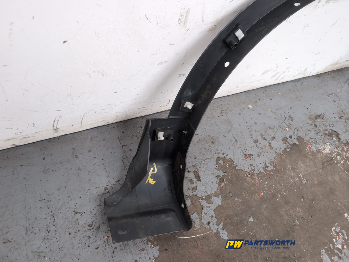 Moulding Wheel Arch Front LH 6