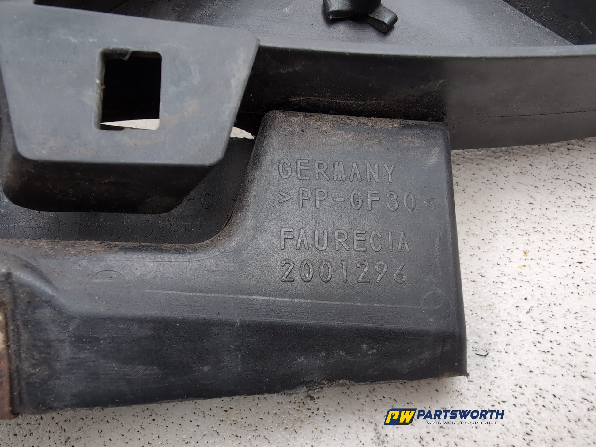 Headlamp Panel Support Bracket RH 6