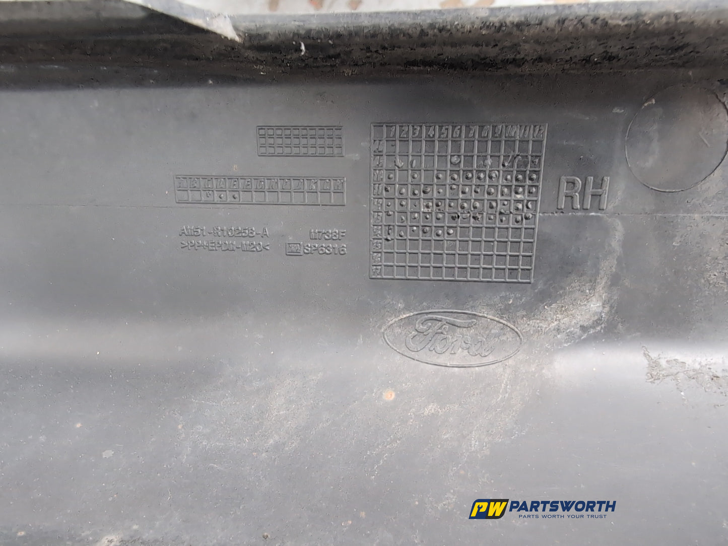 Side Skirt RH 6