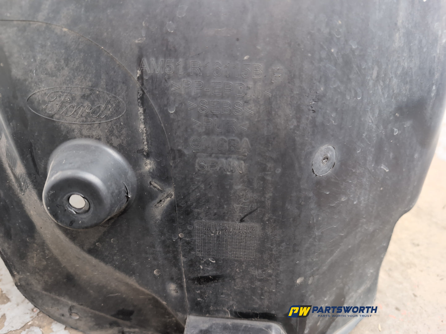 Moulding Wheel Arch Front LH 6