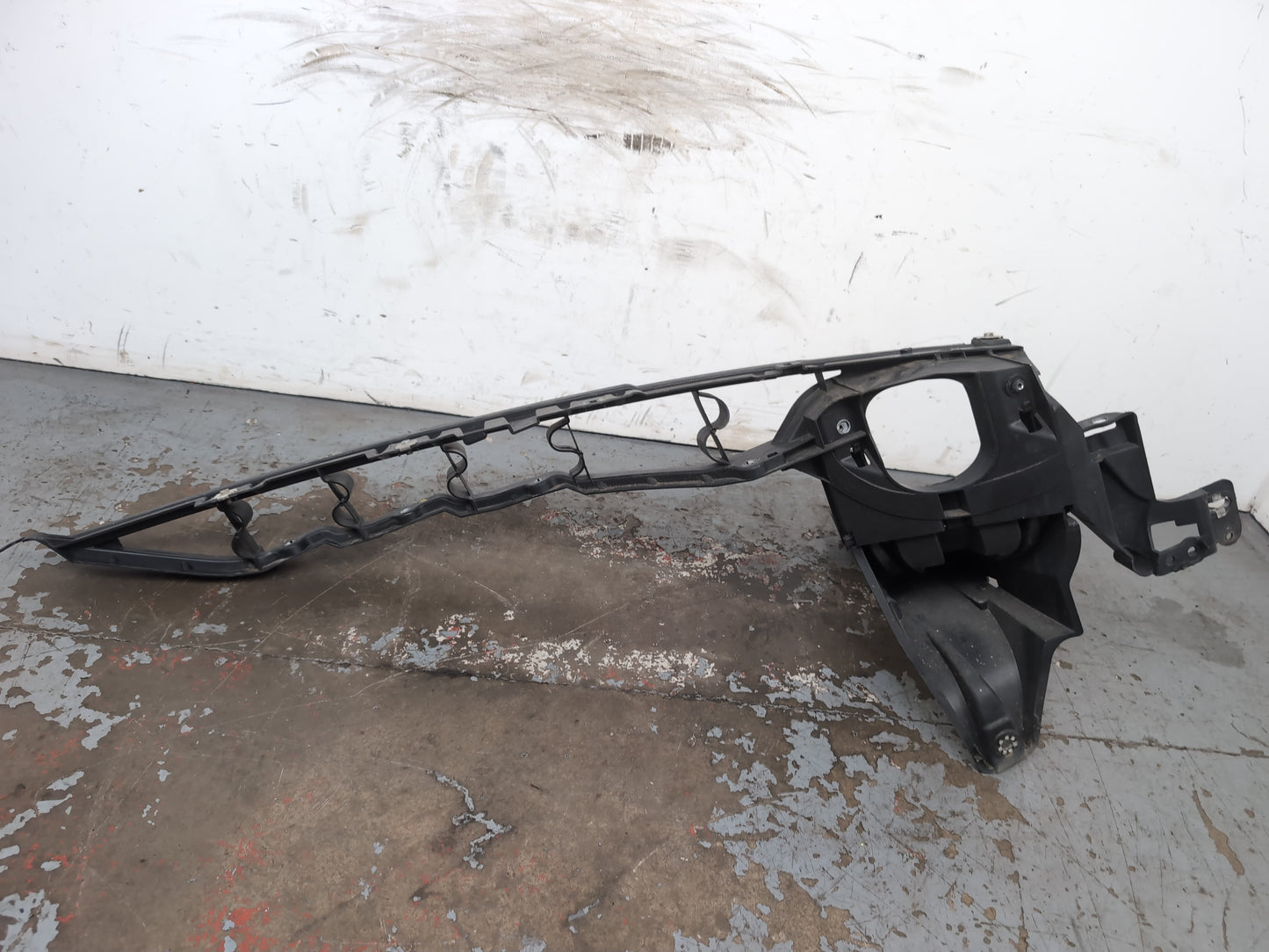 Headlamp Panel Support Bracket LH 6