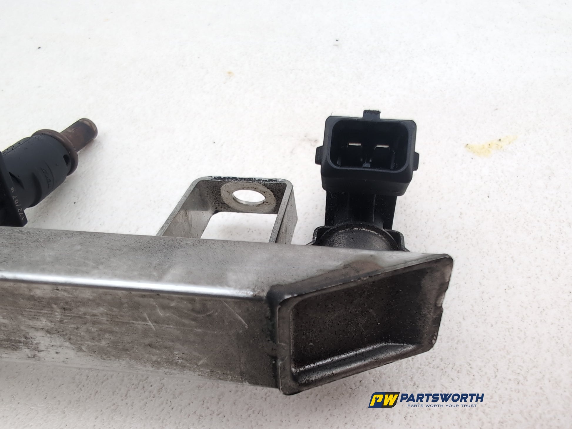Fuel Rail 6