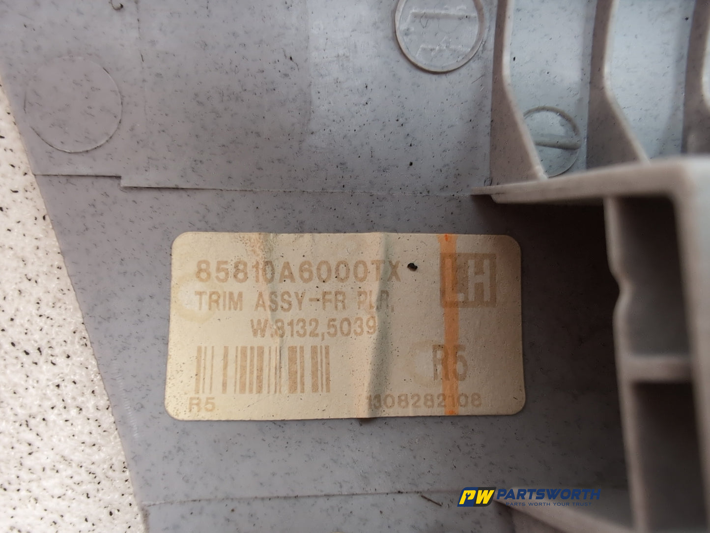LH A Pillar Trim  6