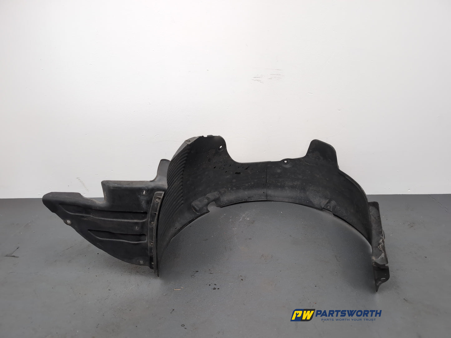 Moulding Wheel Arch Front RH 6
