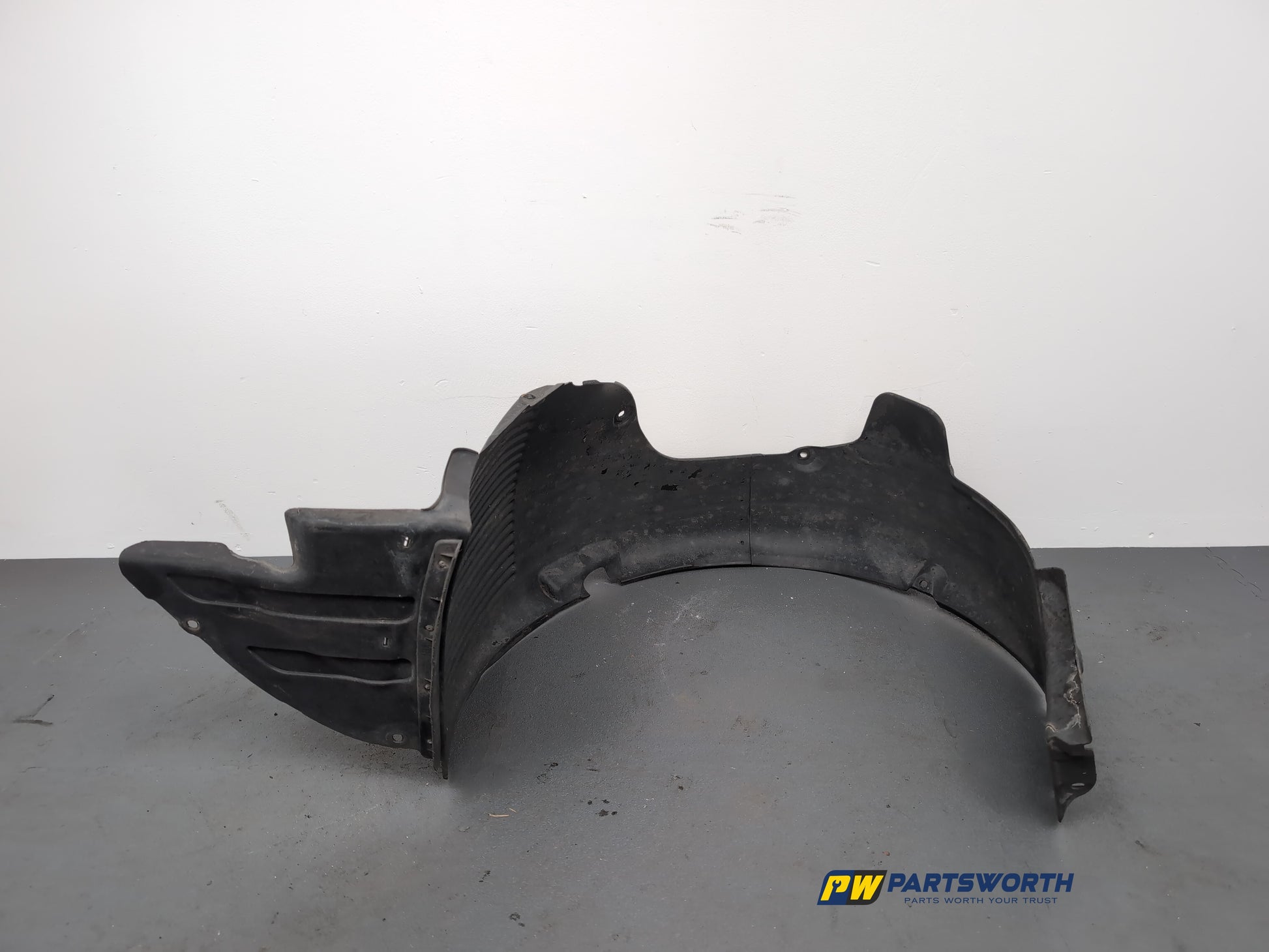 Moulding Wheel Arch Front RH 6