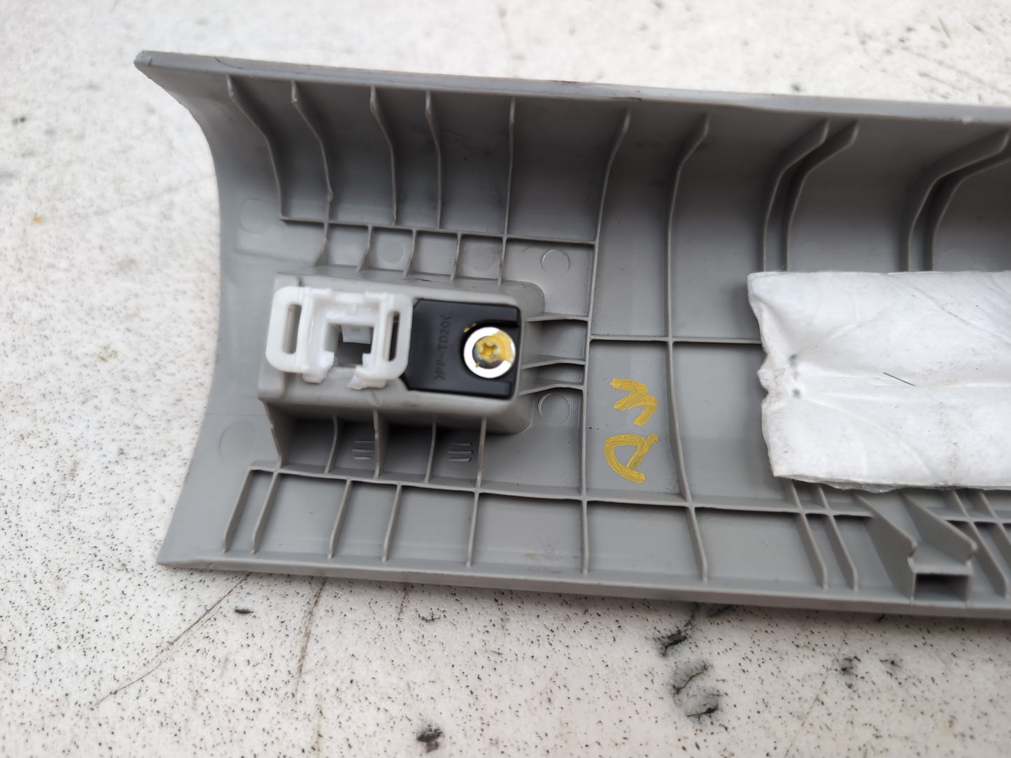 LH A Pillar Trim  9