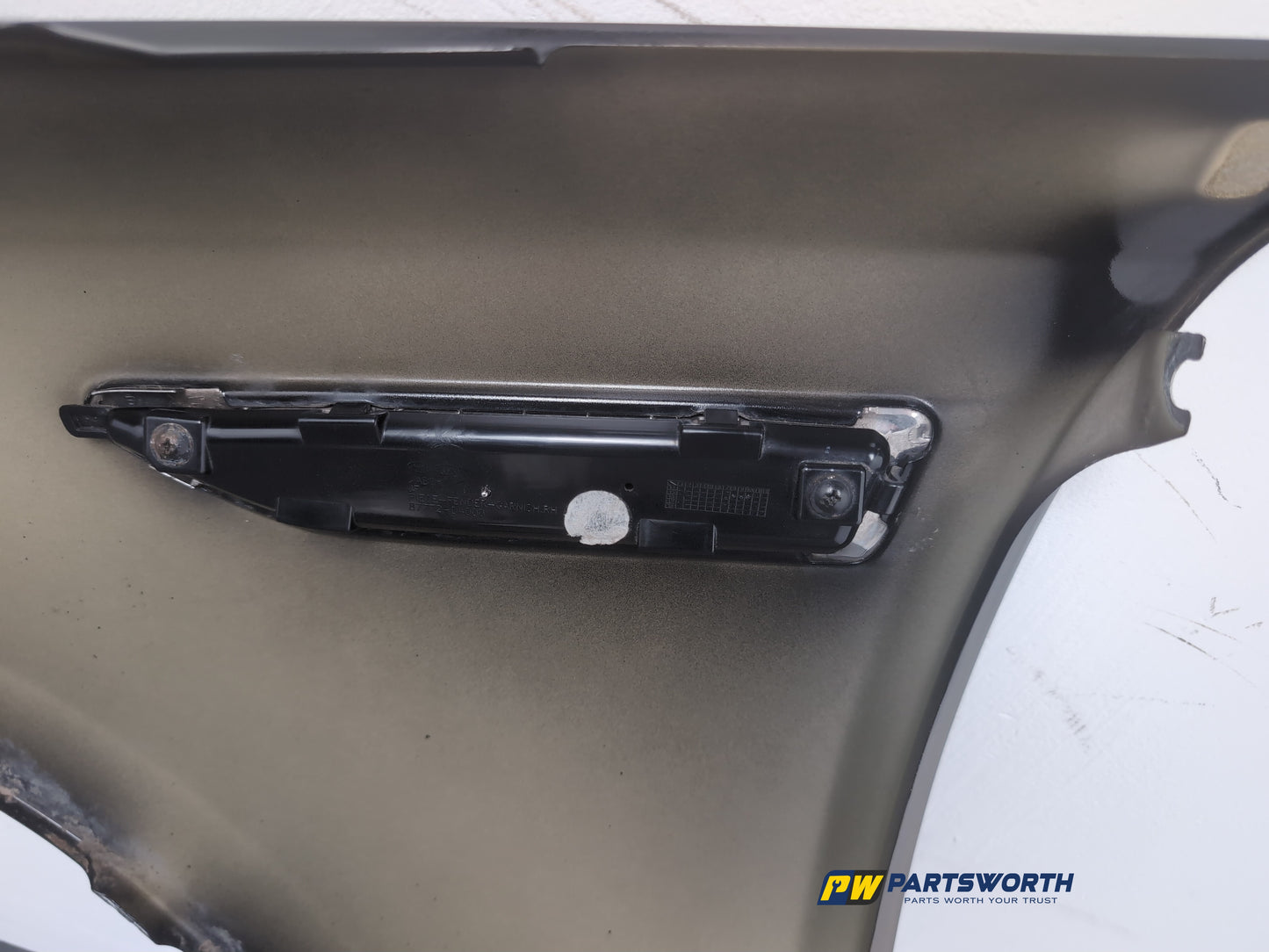Wing Front RH 11