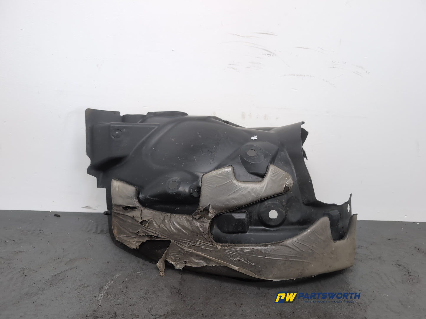 Moulding Wheel Arch Front RH 12