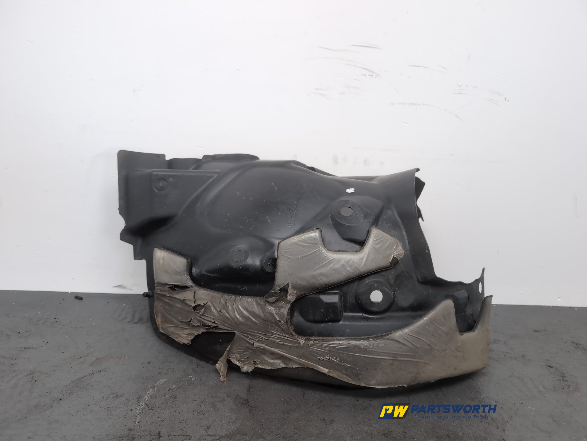 Moulding Wheel Arch Front RH 12