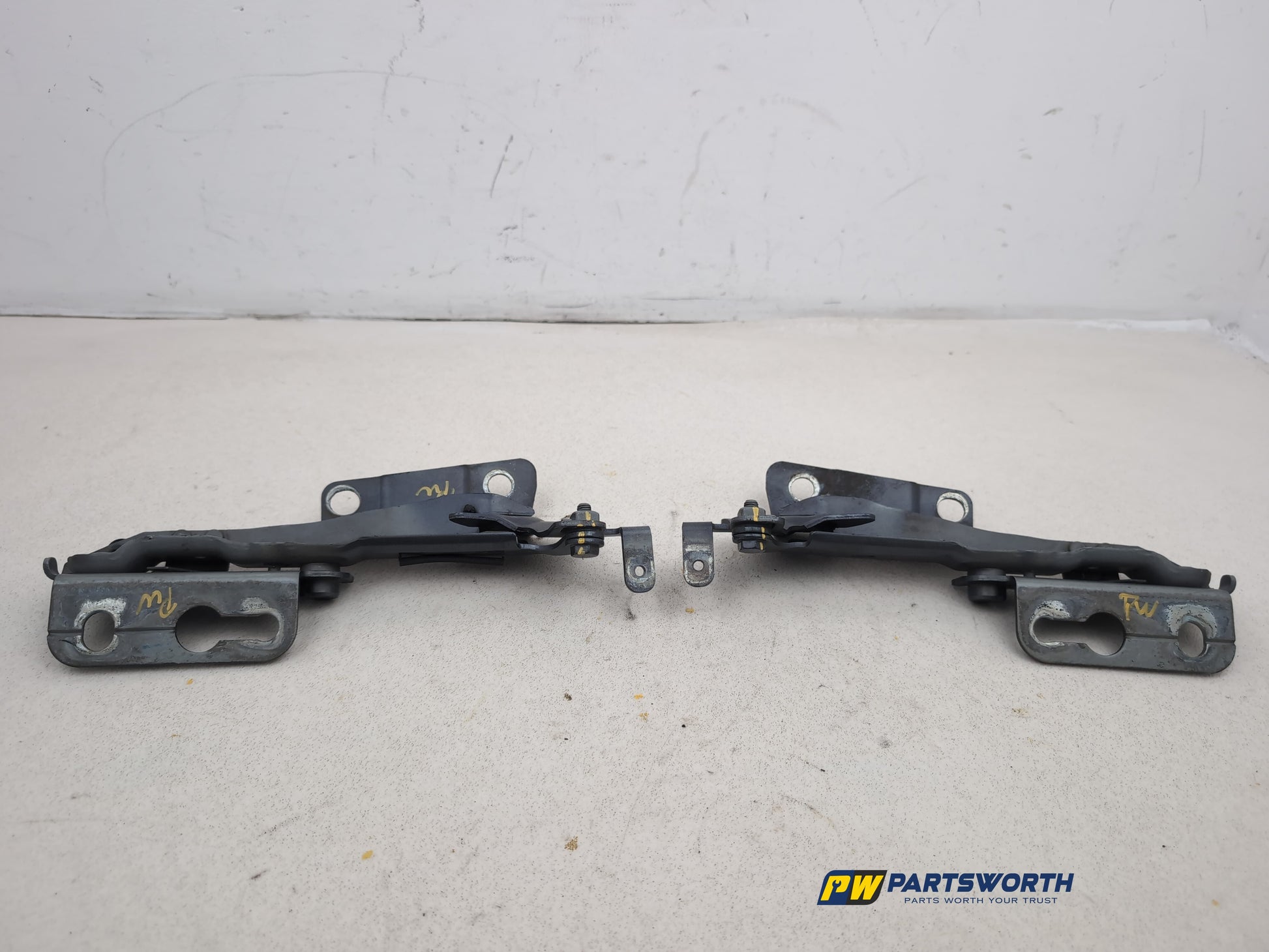 Bonnet Hinges 11