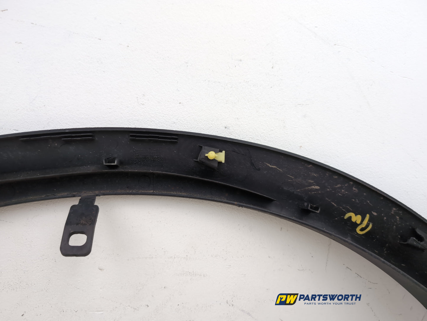 Moulding Wheel Arch Front RH 11