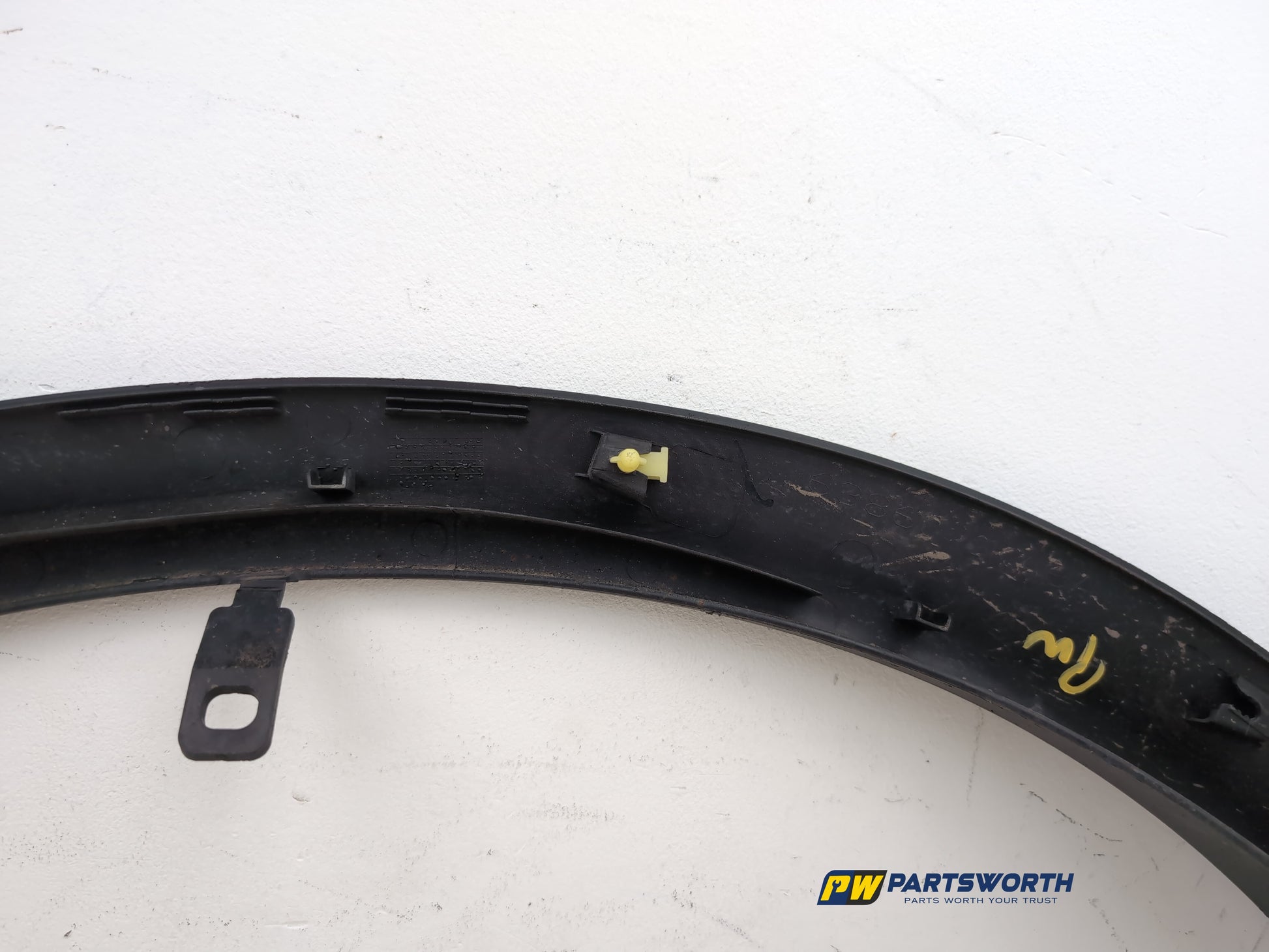 Moulding Wheel Arch Front RH 11