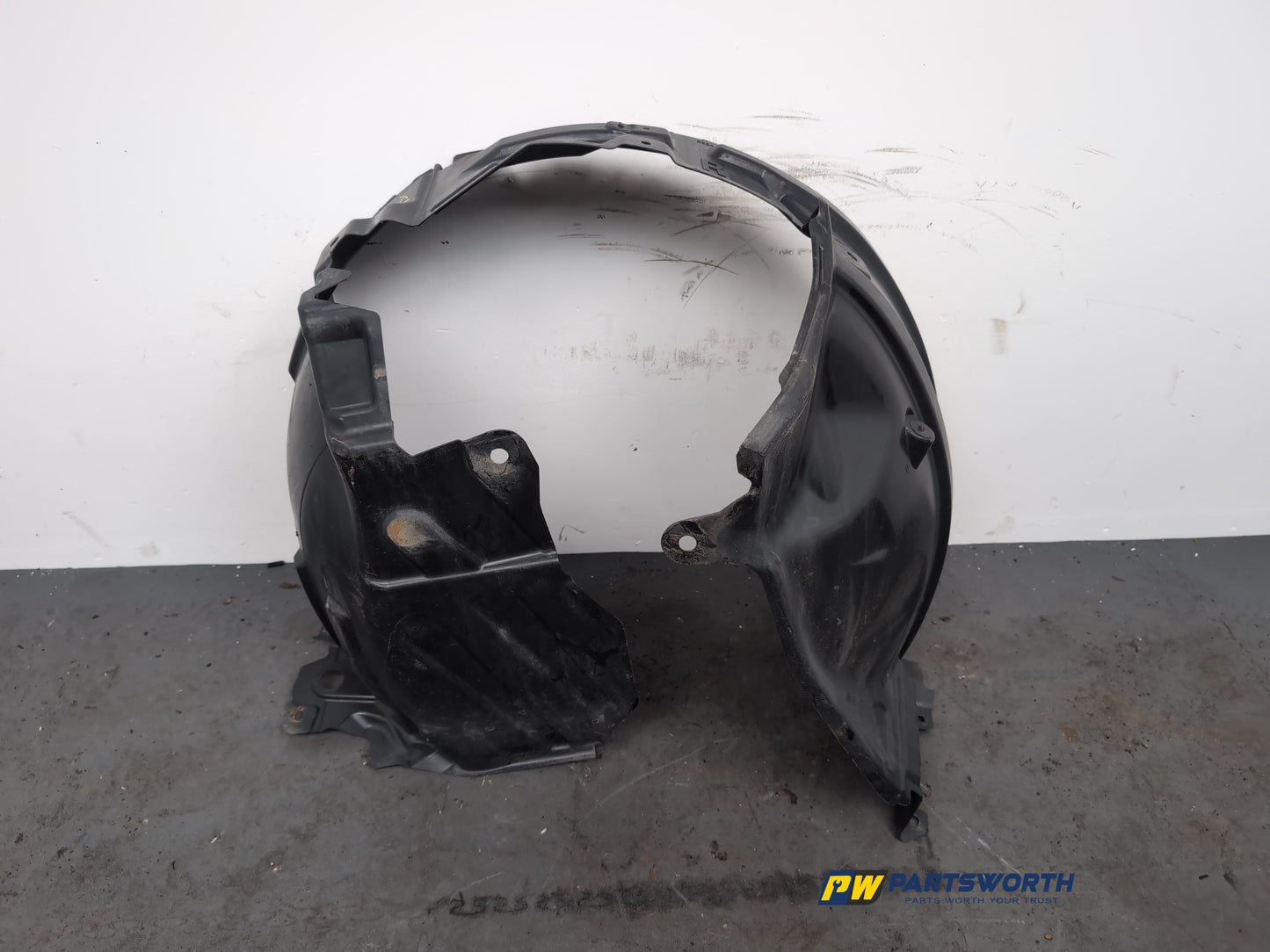Moulding Wheel Arch Front RH 11