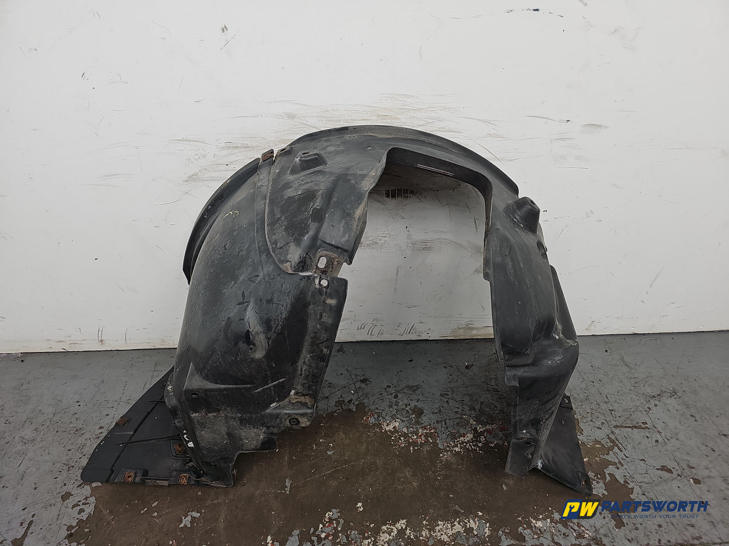 Moulding Wheel Arch Front RH 7