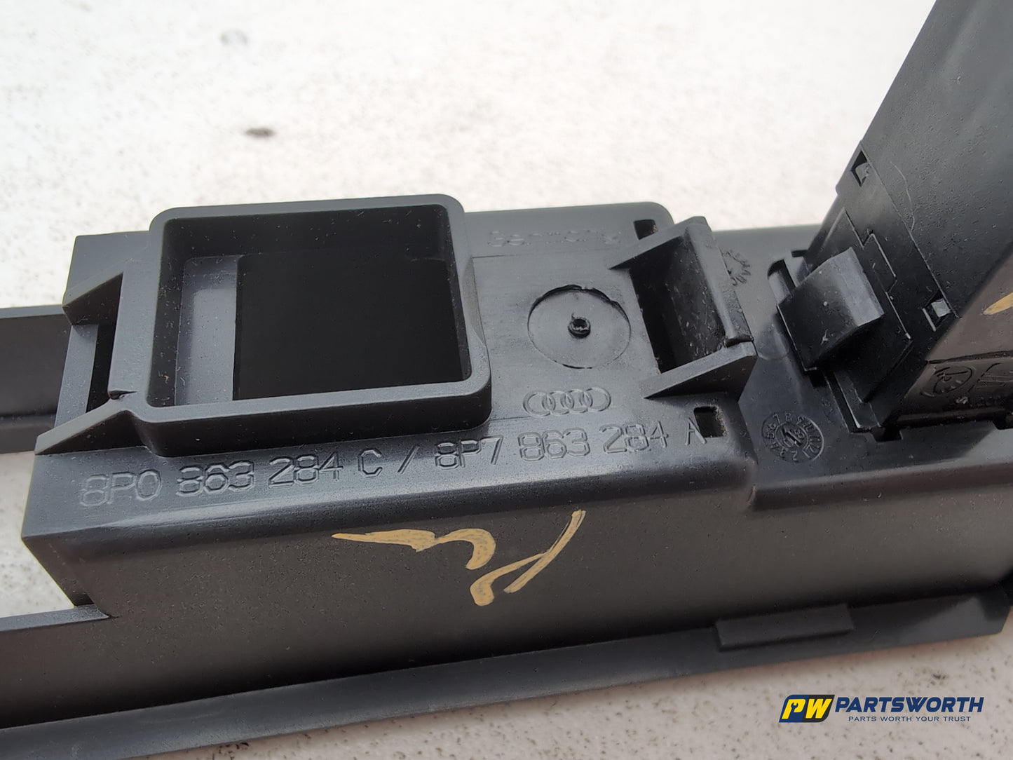 Centre Console Trim  7