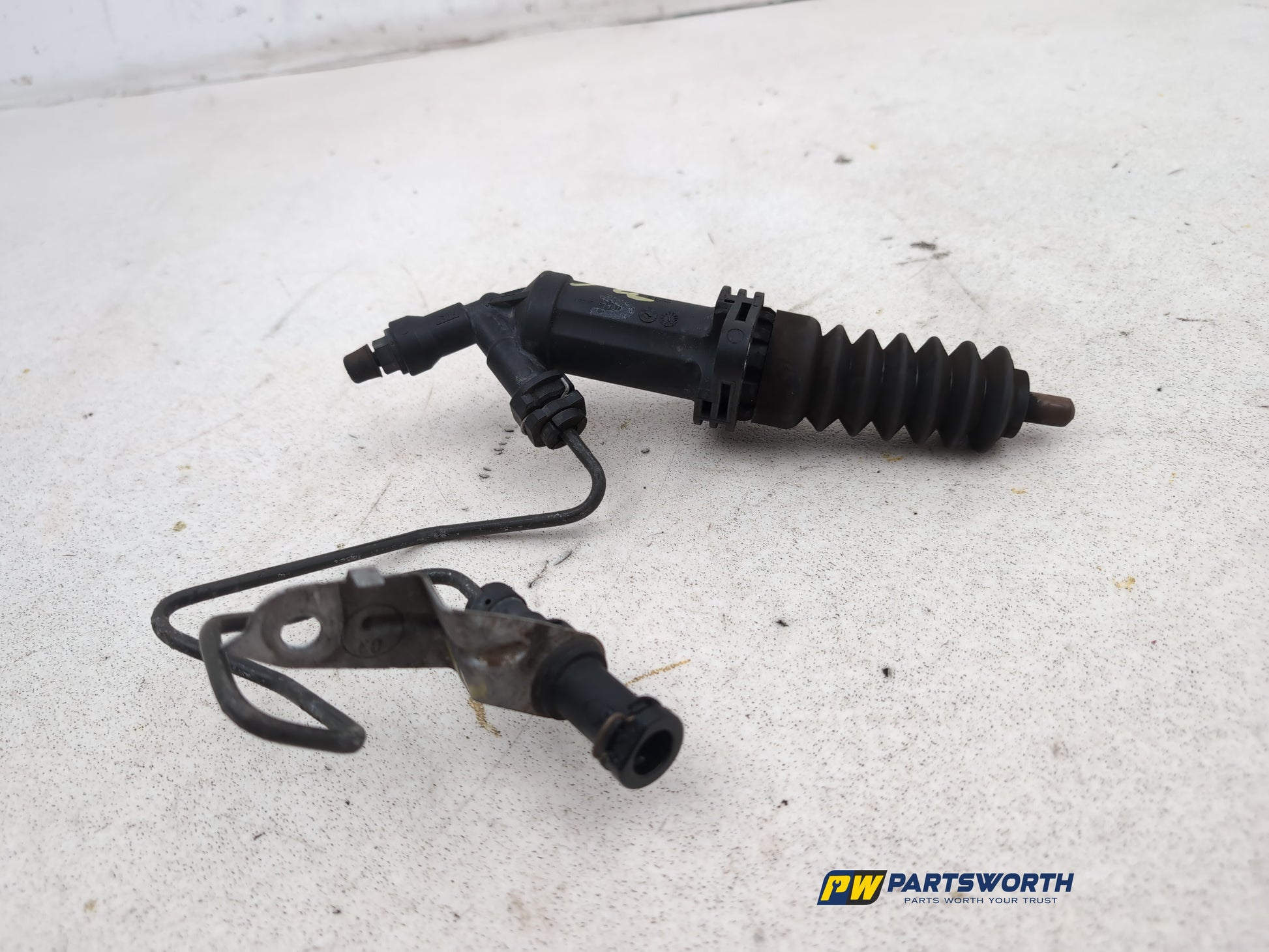 Clutch Slave Cylinder and Pipe  7