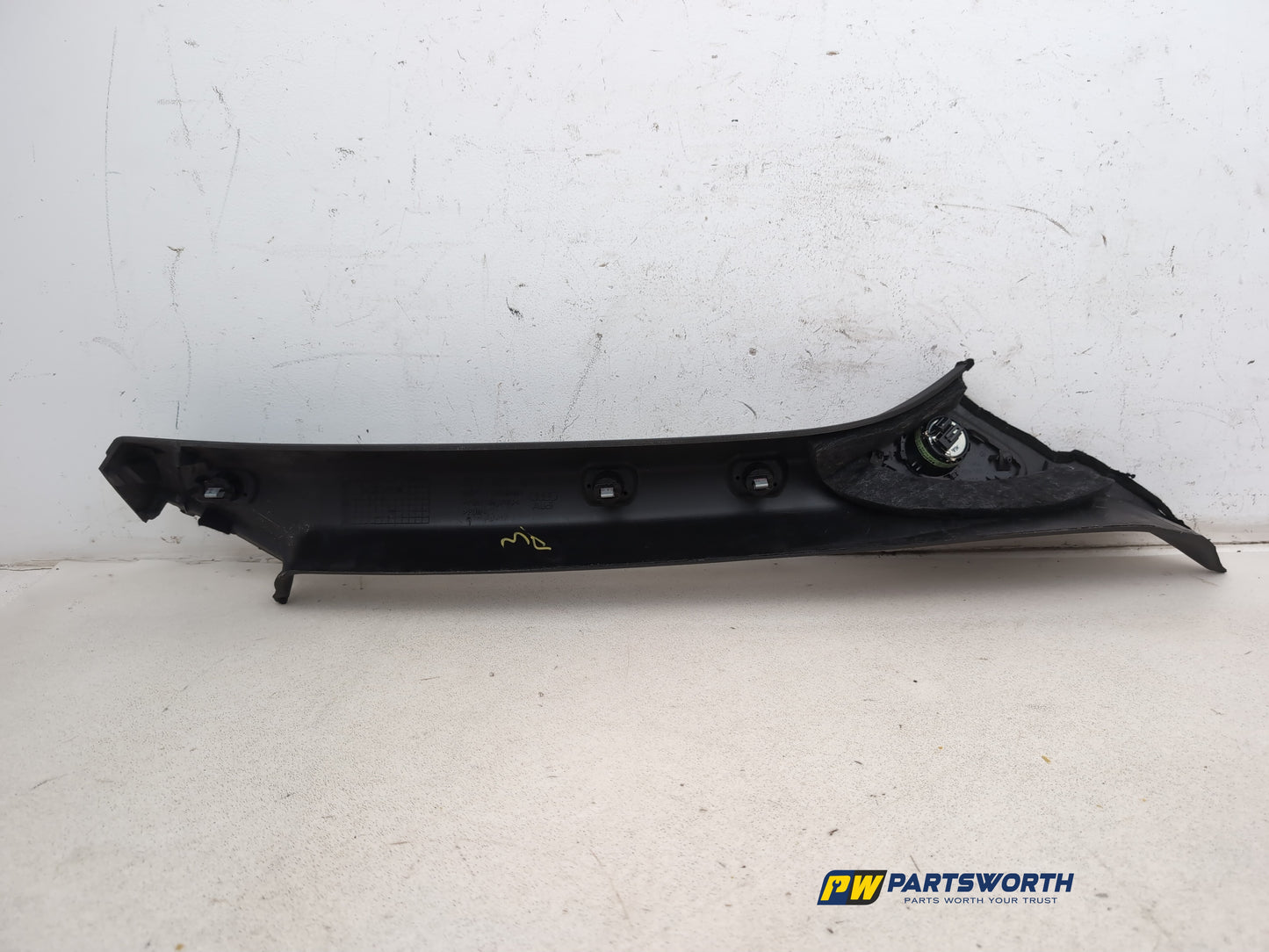 LH A Pillar Trim  7