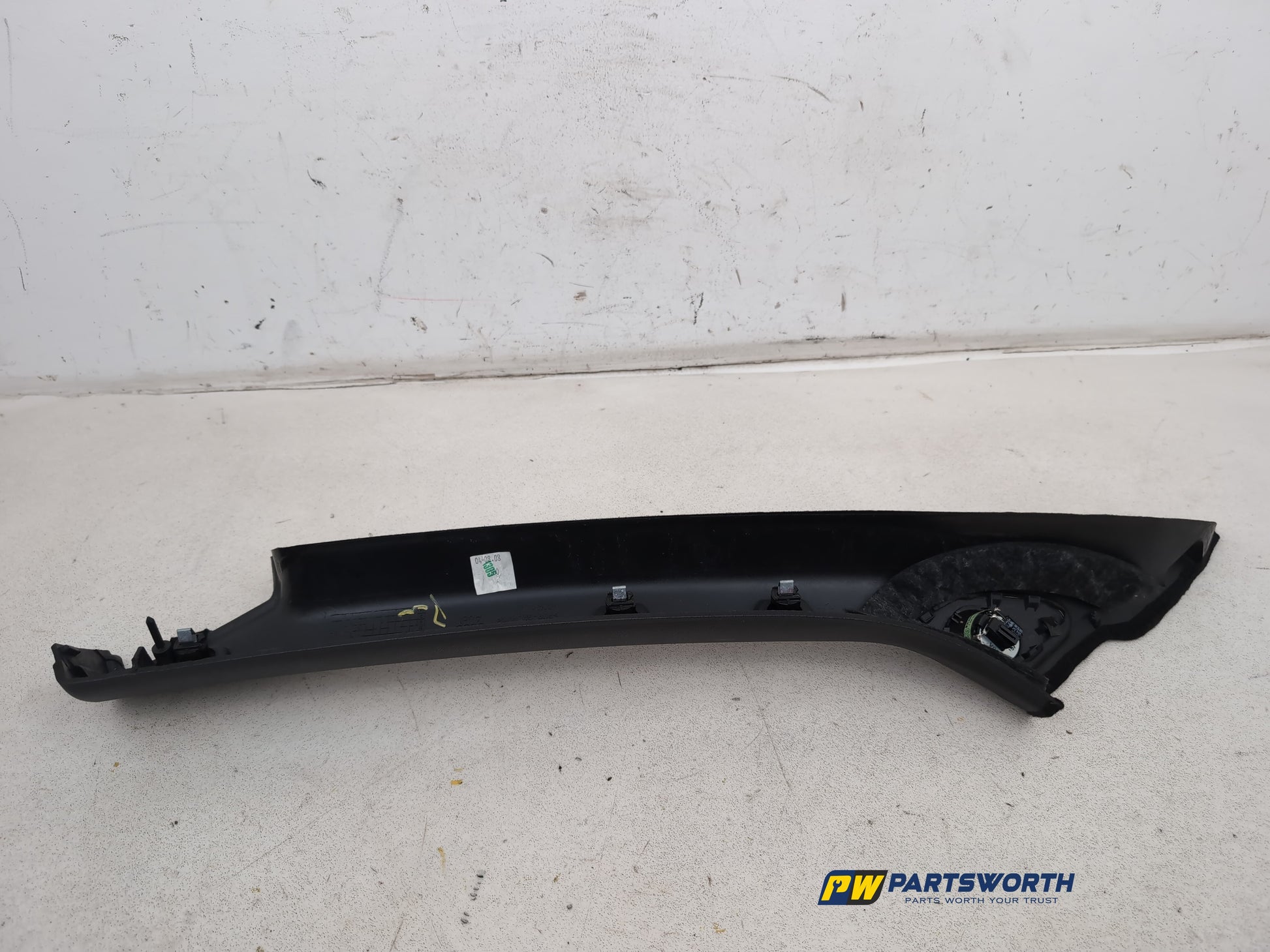 RH A Pillar Trim  7