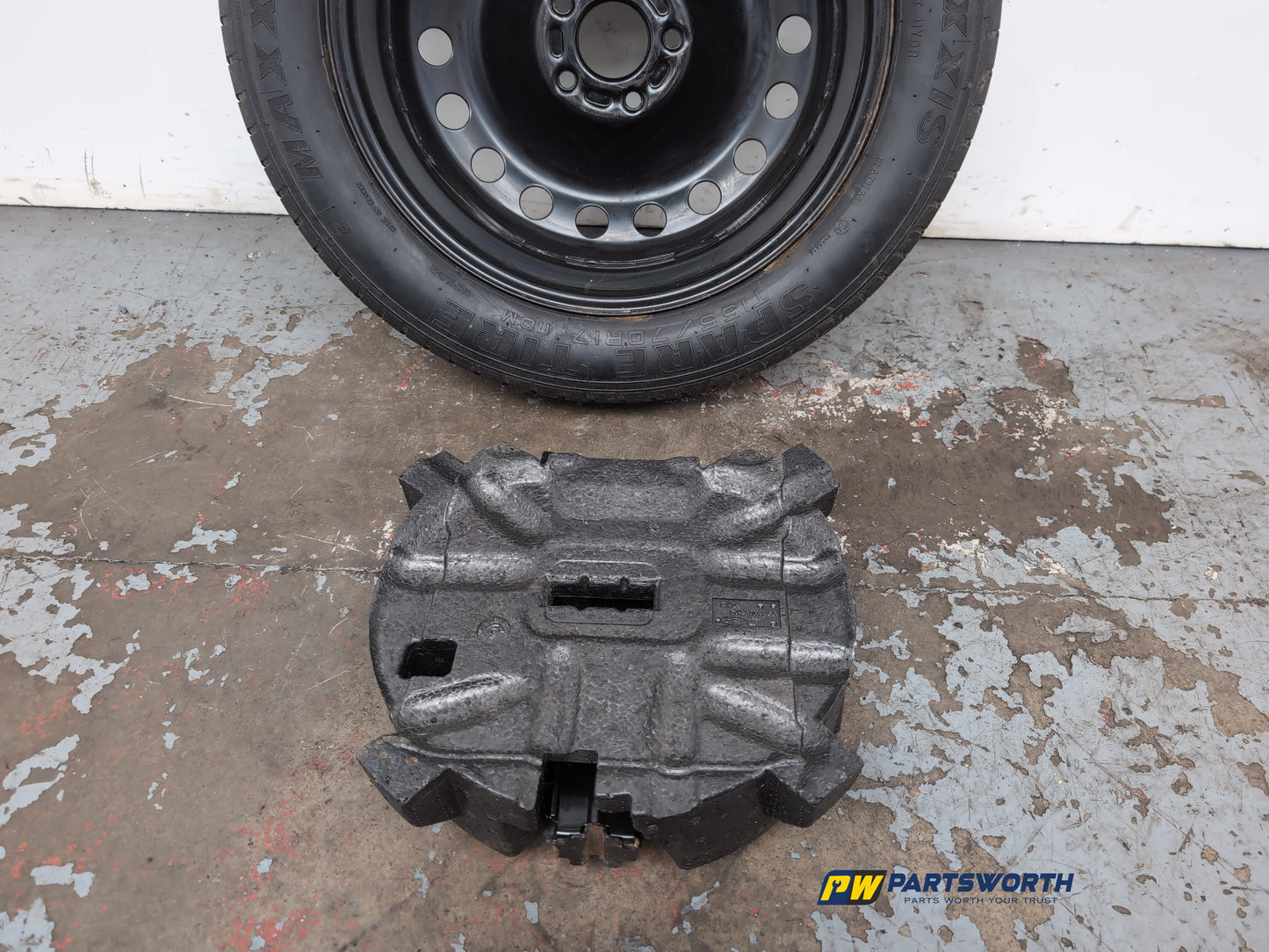 Space Saver Spare Wheel and Tool Kit  7