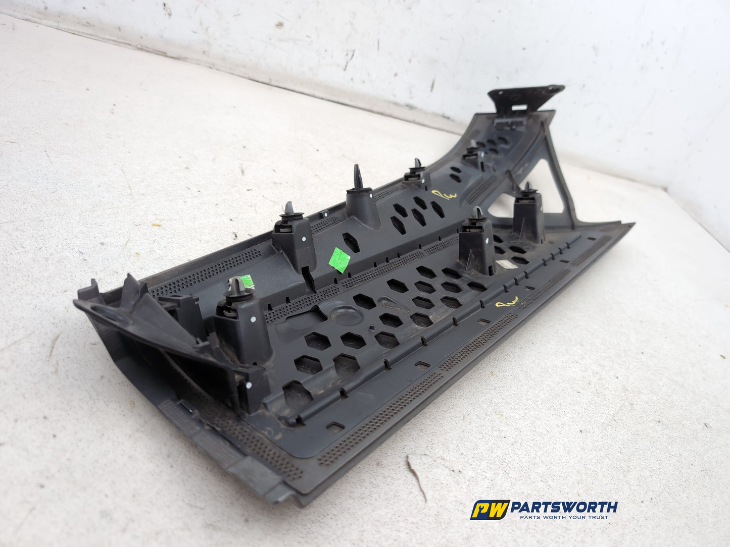 Moulding Quarter Panel RH 7