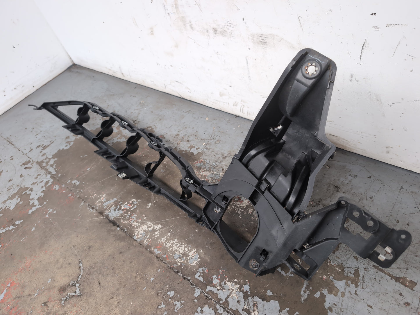 Headlamp Panel Support Bracket RH 7