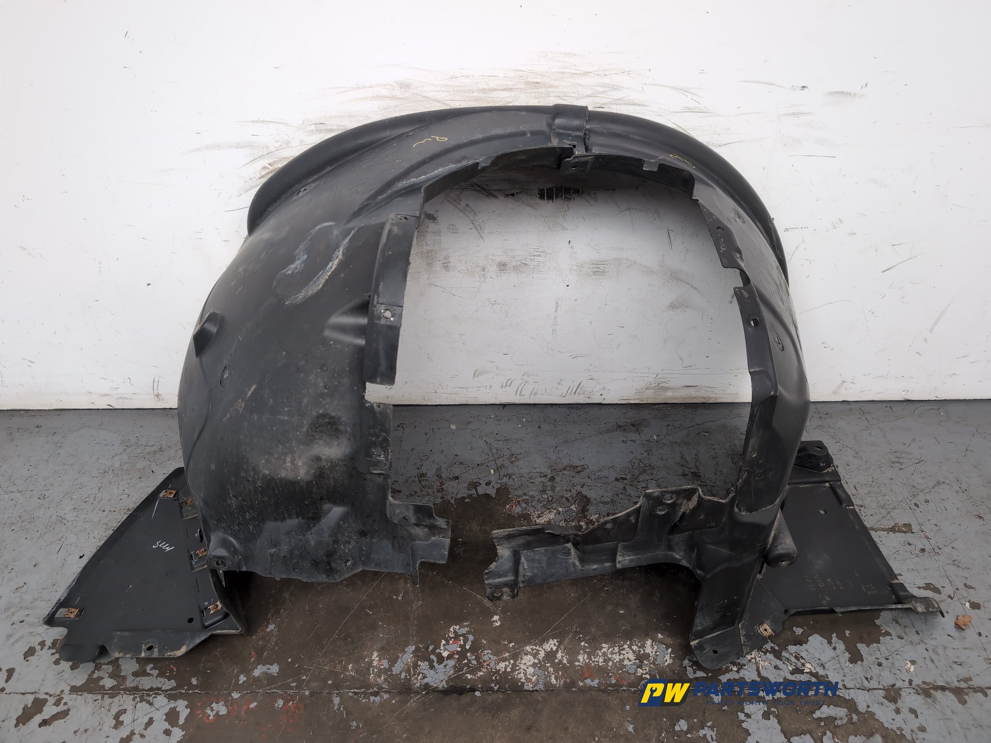 Moulding Wheel Arch Front RH 7