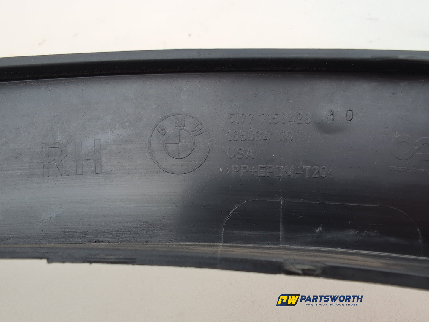 Moulding Wheel Arch Front RH 7