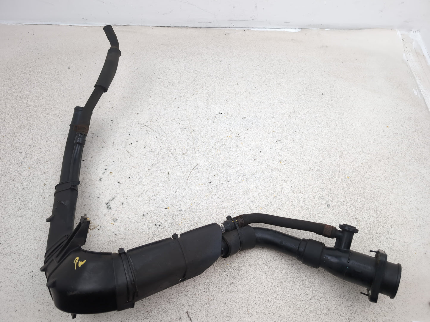 Fuel filler neck 7
