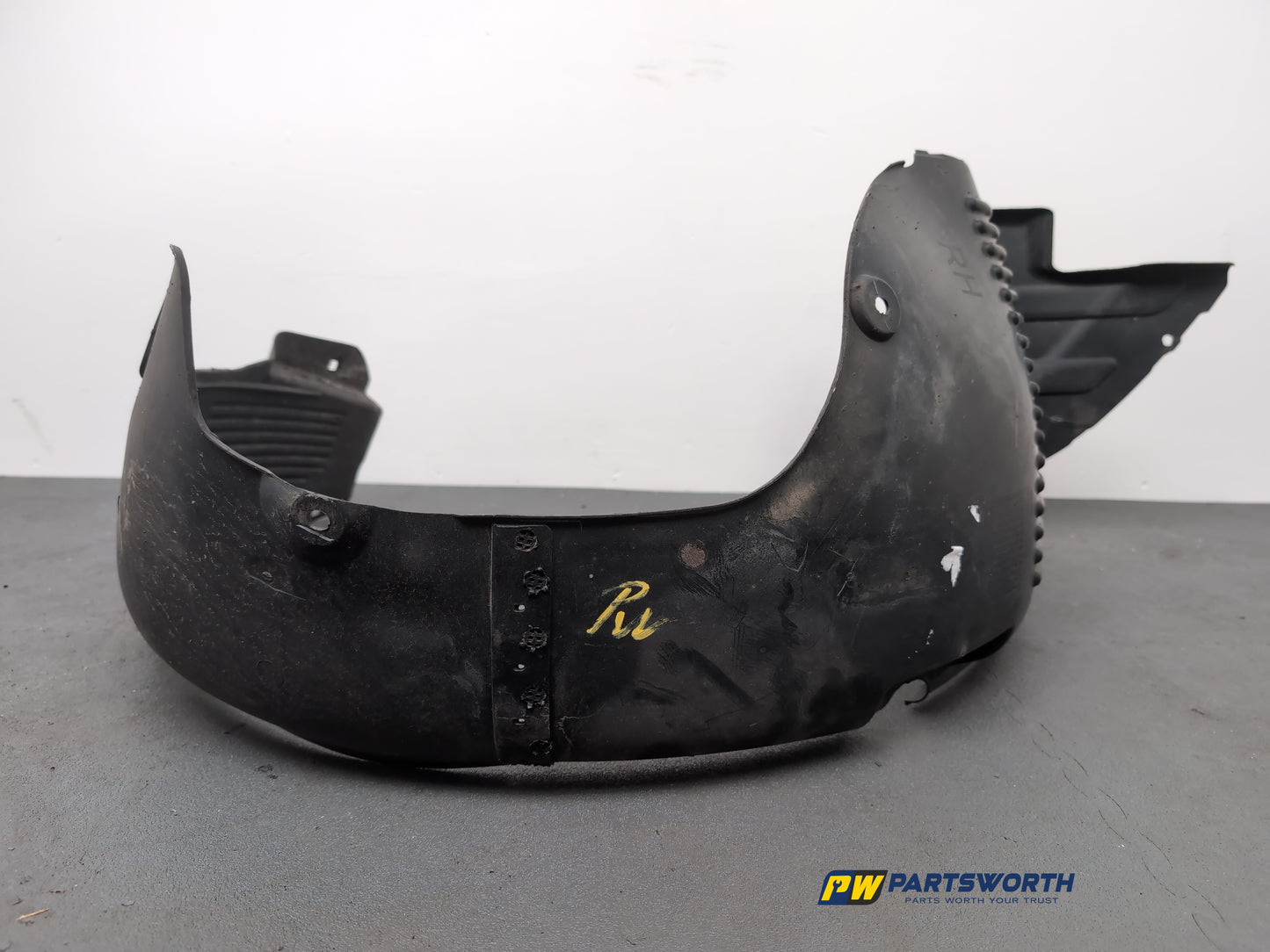 Moulding Wheel Arch Front RH 7