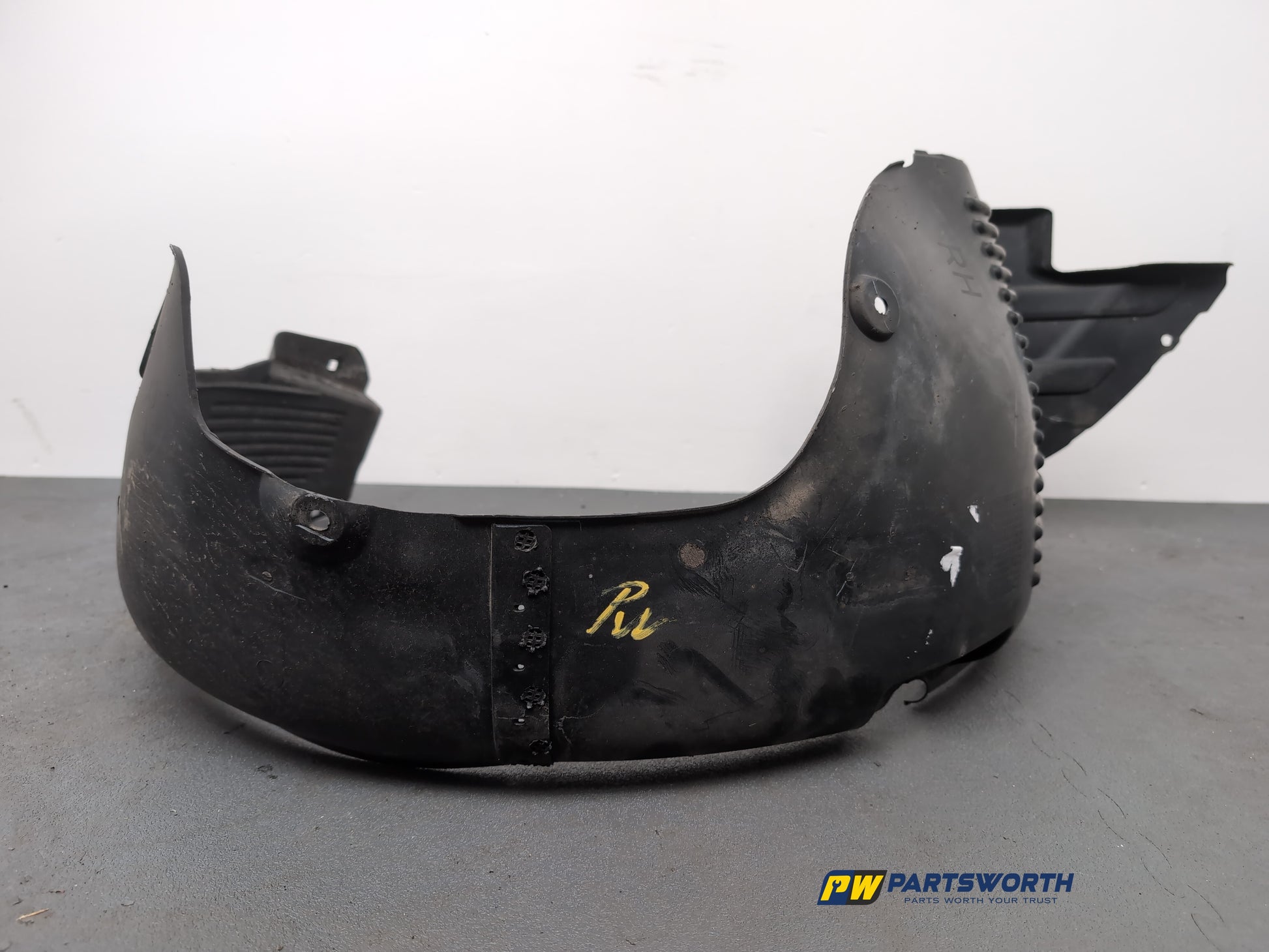 Moulding Wheel Arch Front RH 7