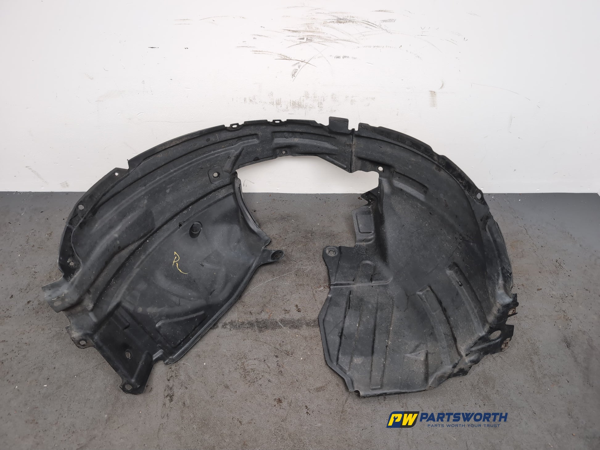 Moulding Wheel Arch Front RH 13