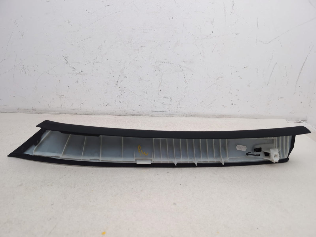 RH A Pillar Trim  7