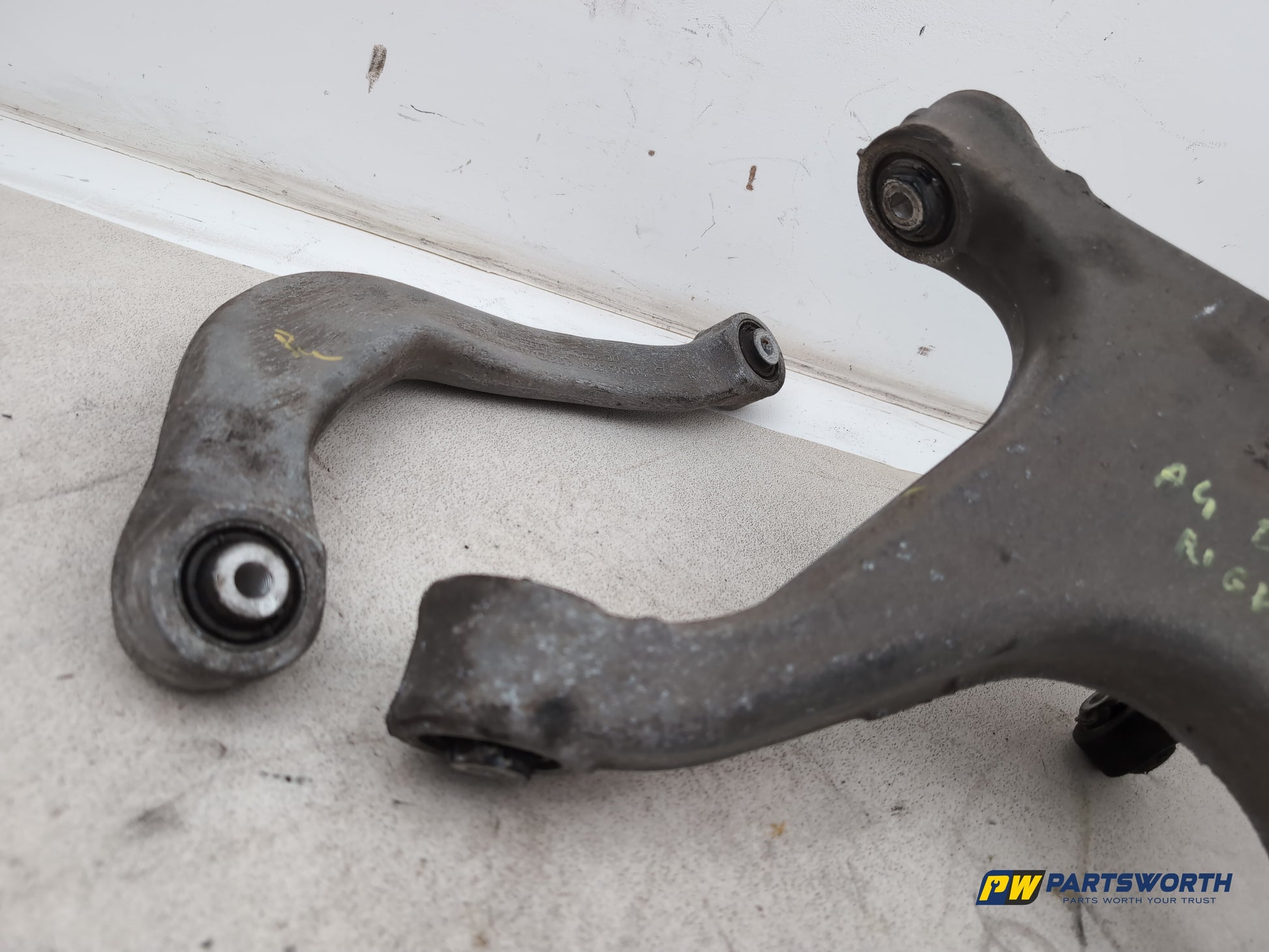 Suspension Arm Rear Wishbone RH 8