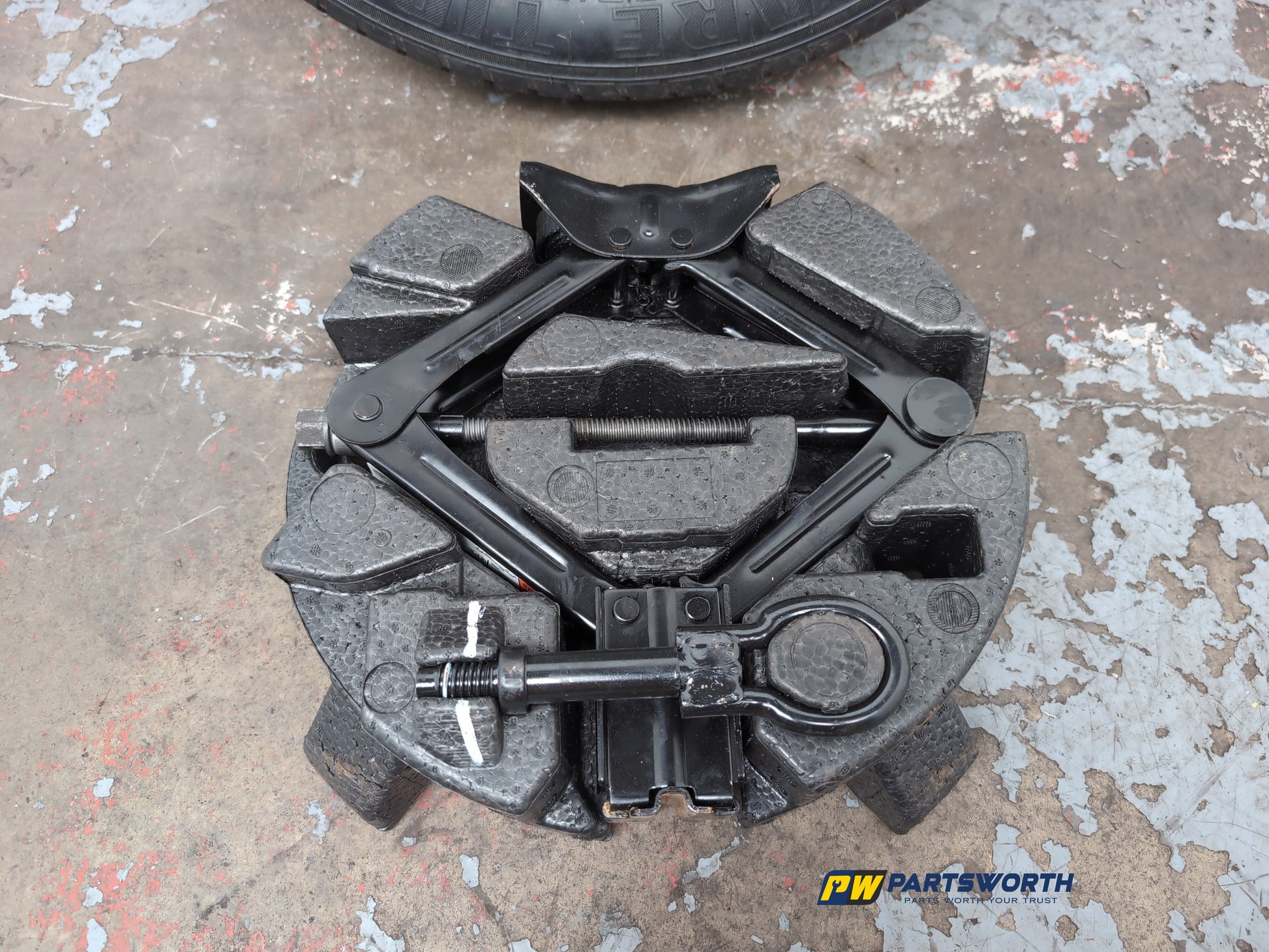 Space Saver Spare Wheel and Tool Kit  8