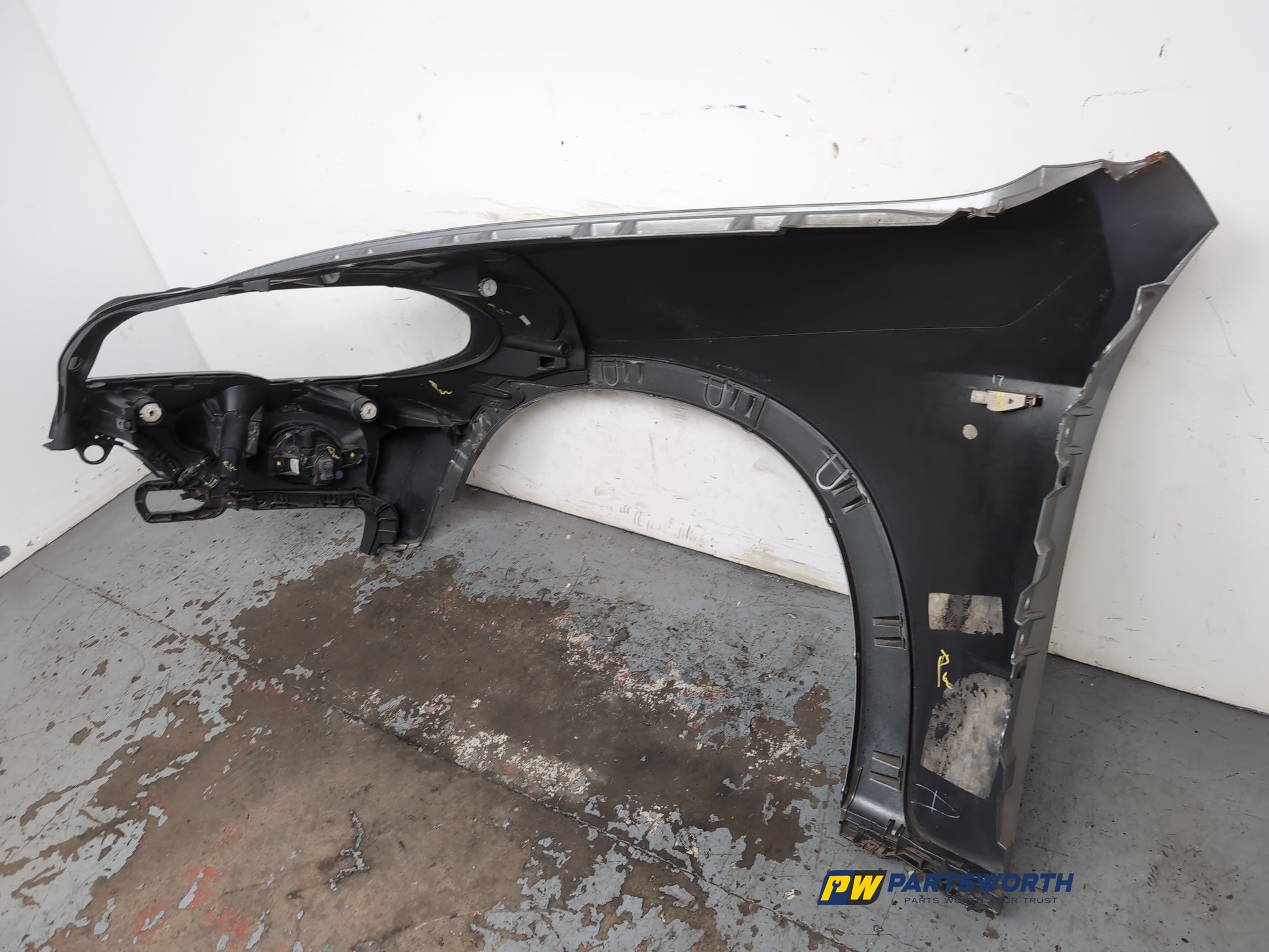 Wing Front RH 8
